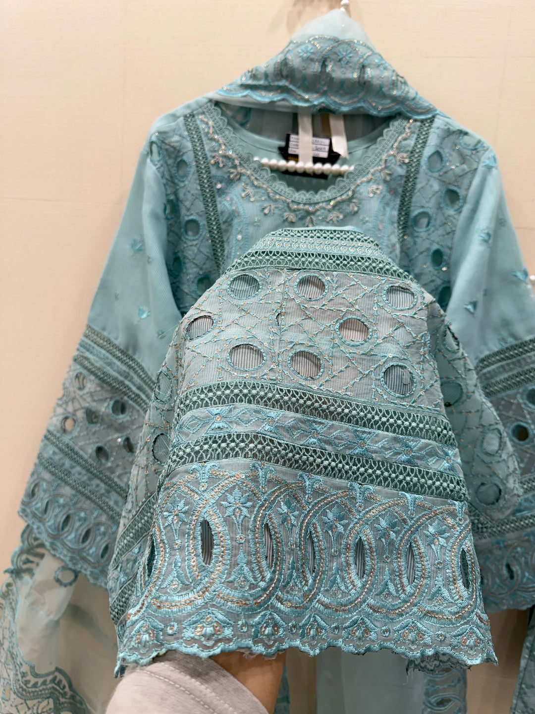 Pakistani cutwork suit 5009