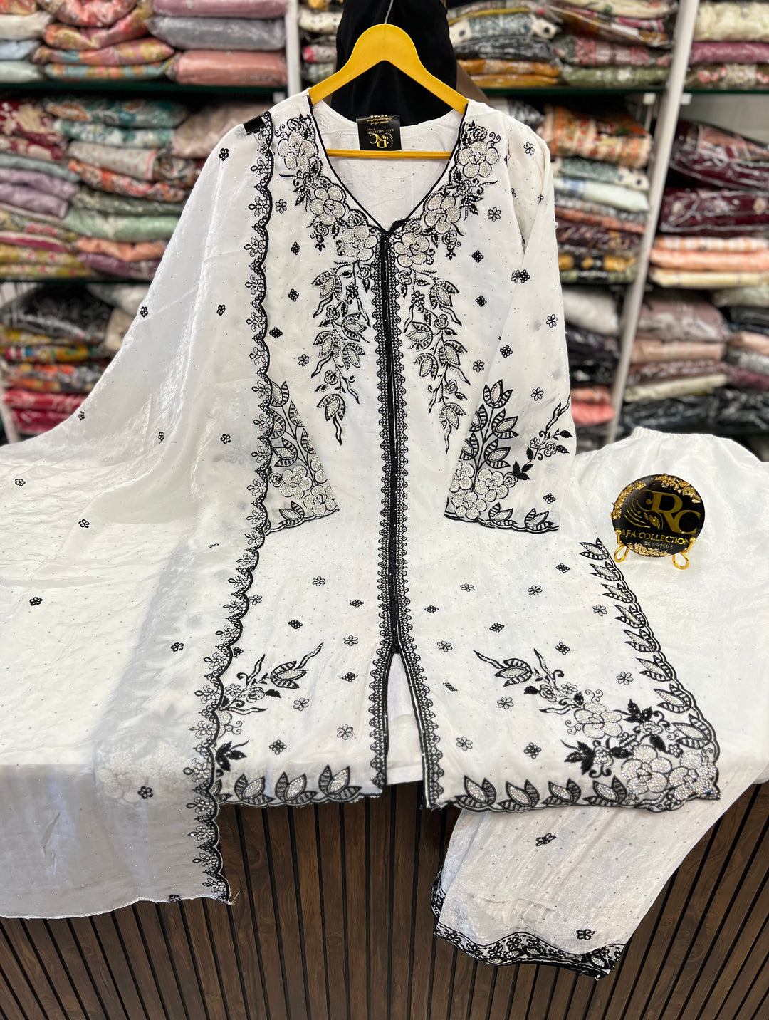 Pakistani formals suits 3126