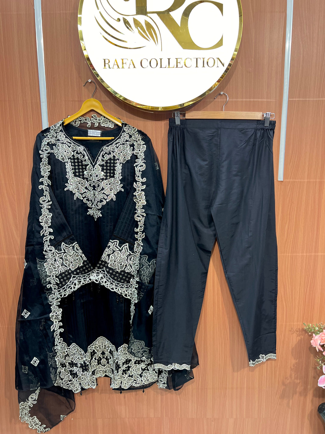 Cutwork Charm suits 2638