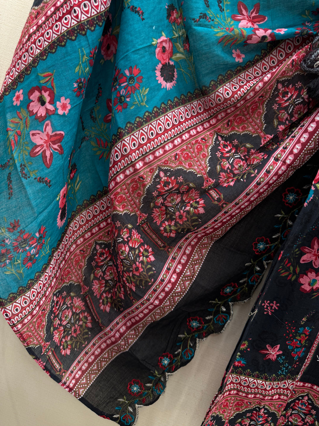 Pakistani embroidered suits 2989