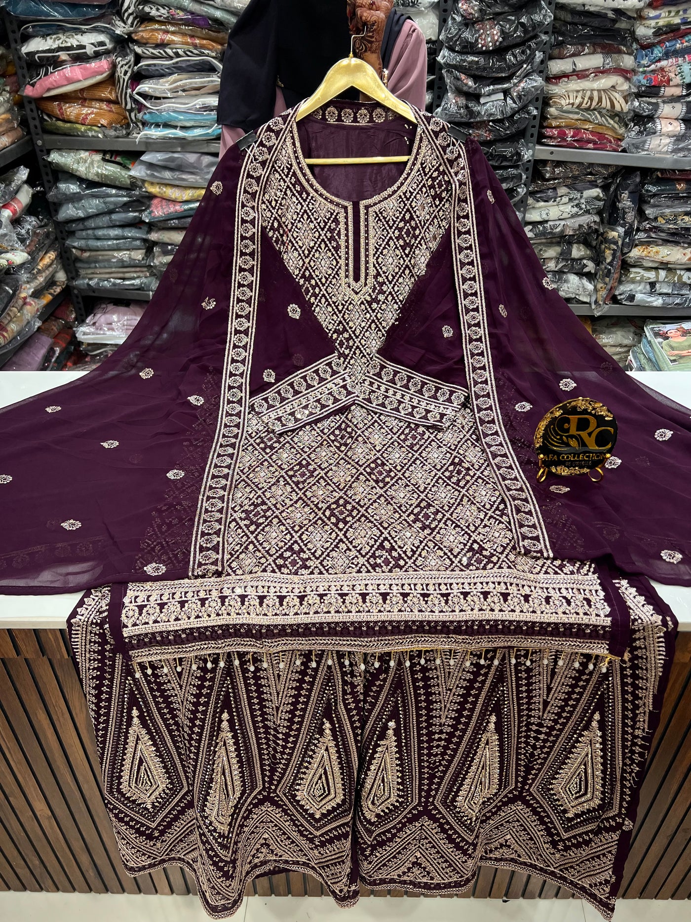 Traditional wedding attire 2819