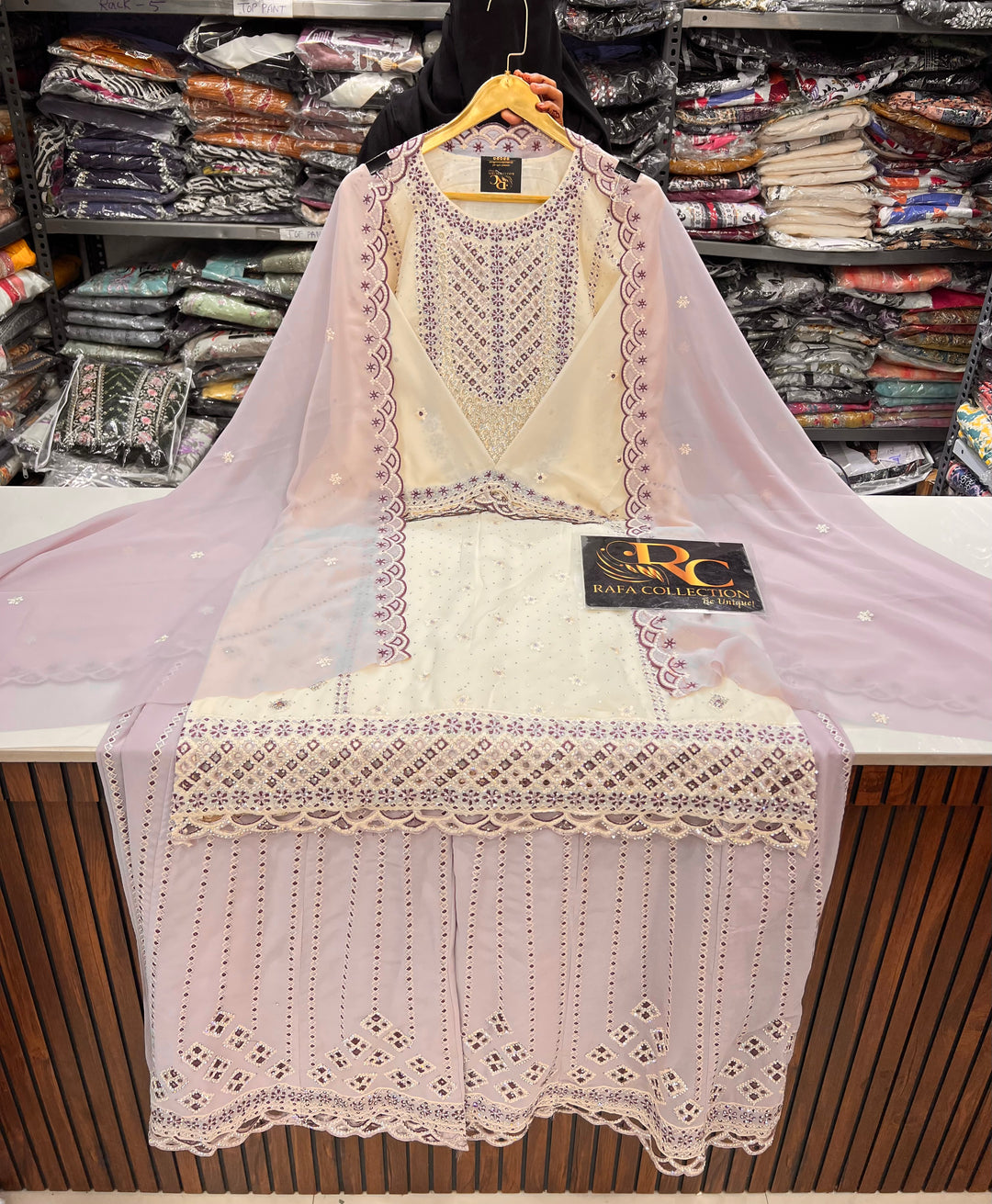 Pakistani party wear suits 17392