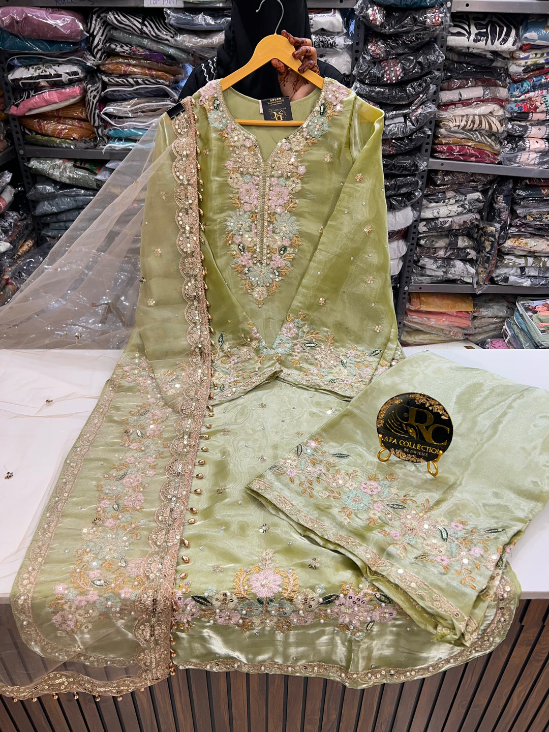 Viral Pakistani Suits 2782