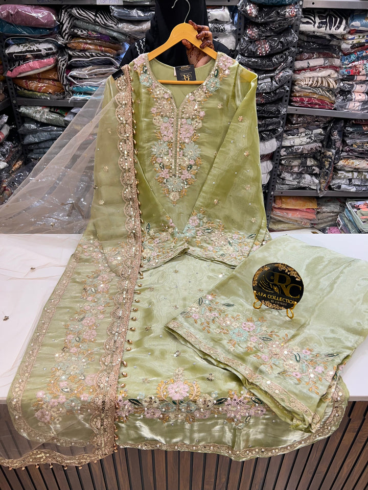 Viral Pakistani Suits 2782