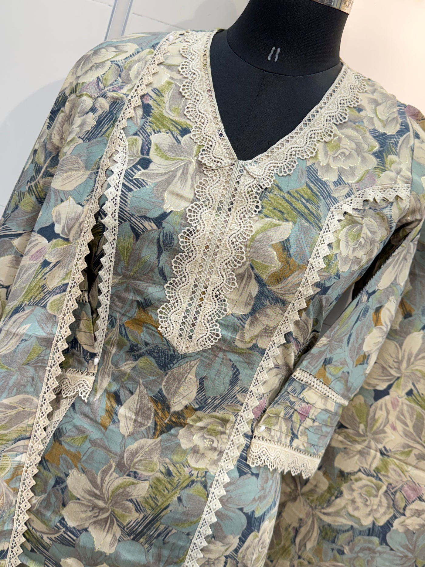 Lace wala suit 2282