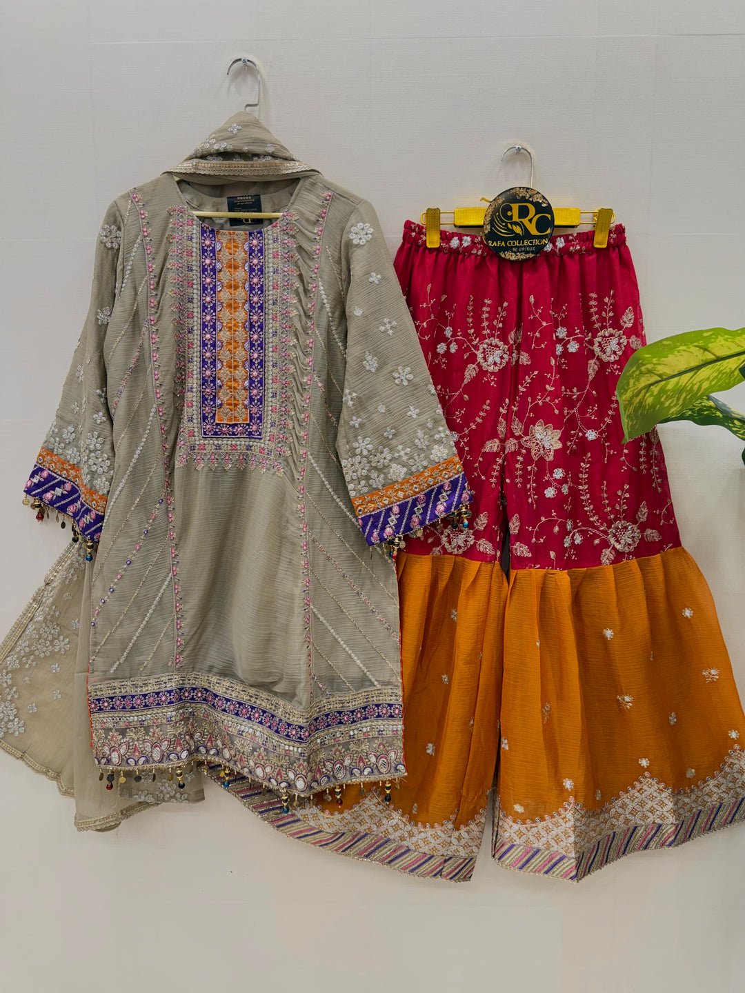 Heavy embroidered suits 2973