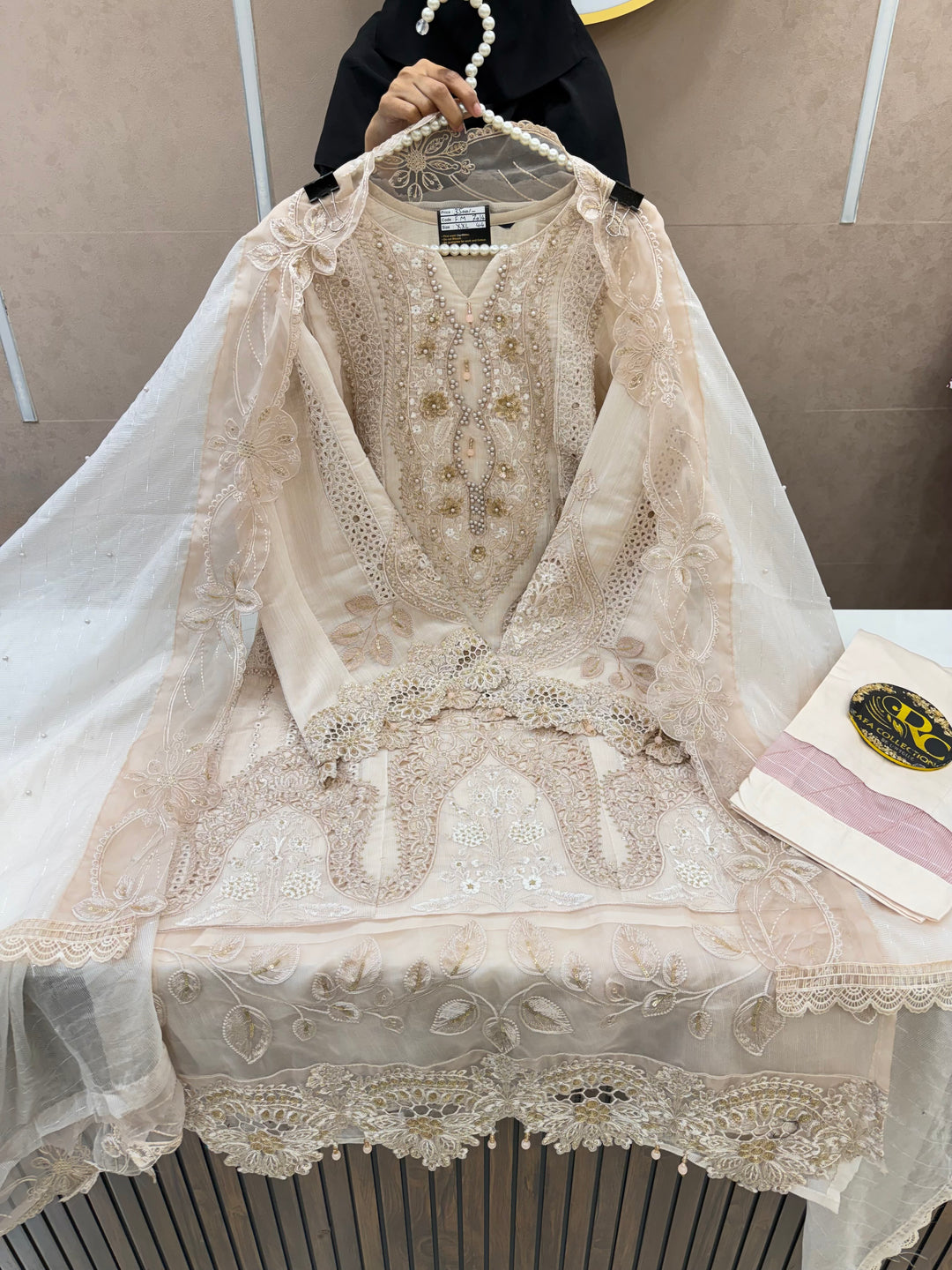 Premium cutwork suit 7014