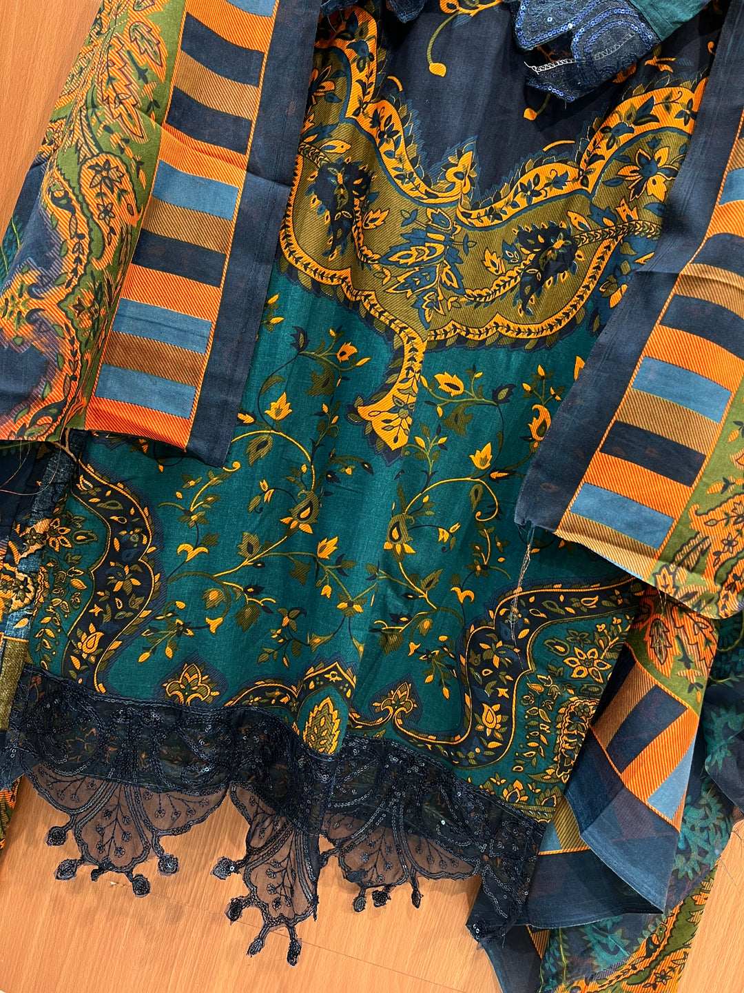Pakistani patch work suit 2519