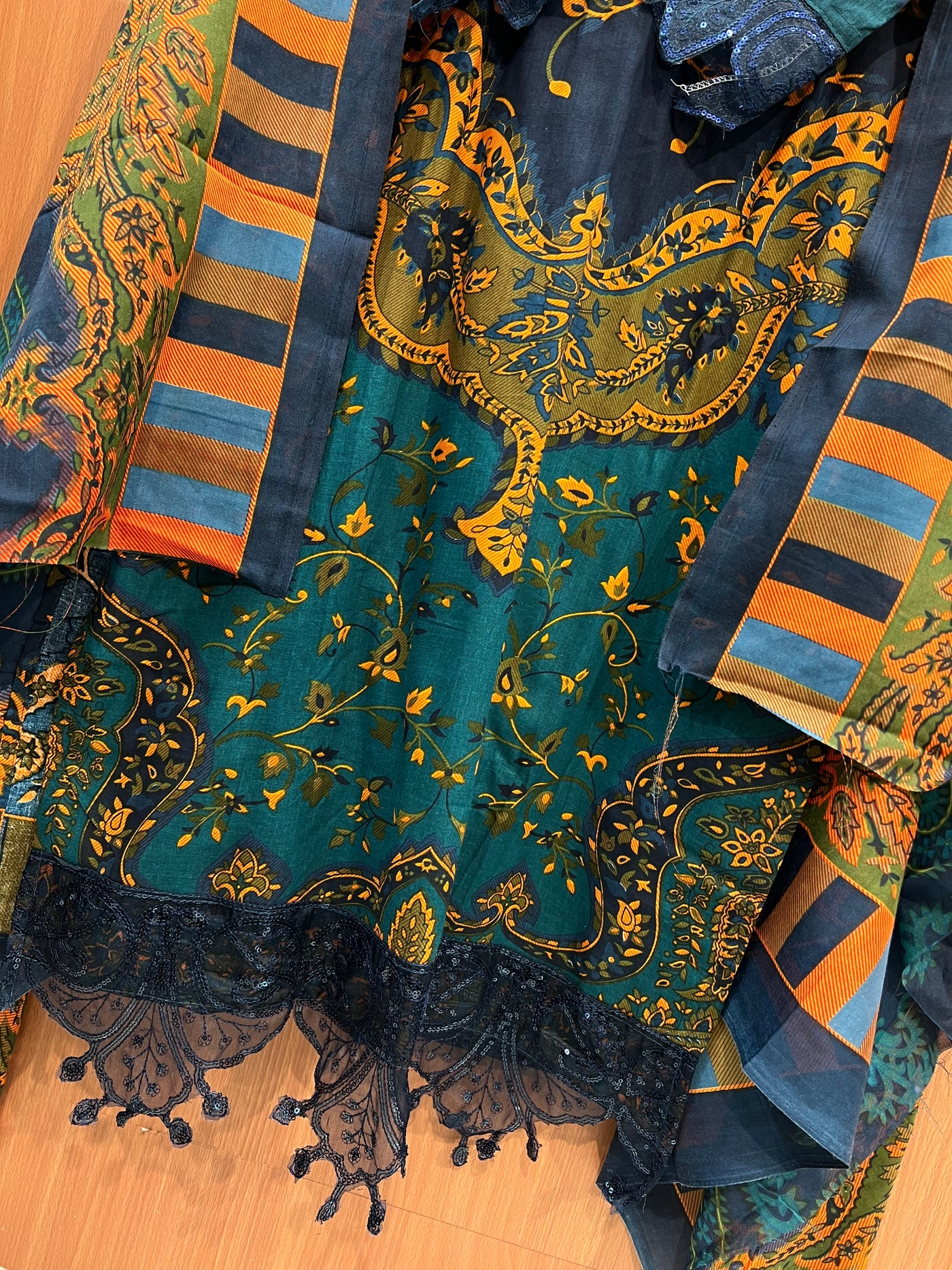 Pakistani patch work suit 2519