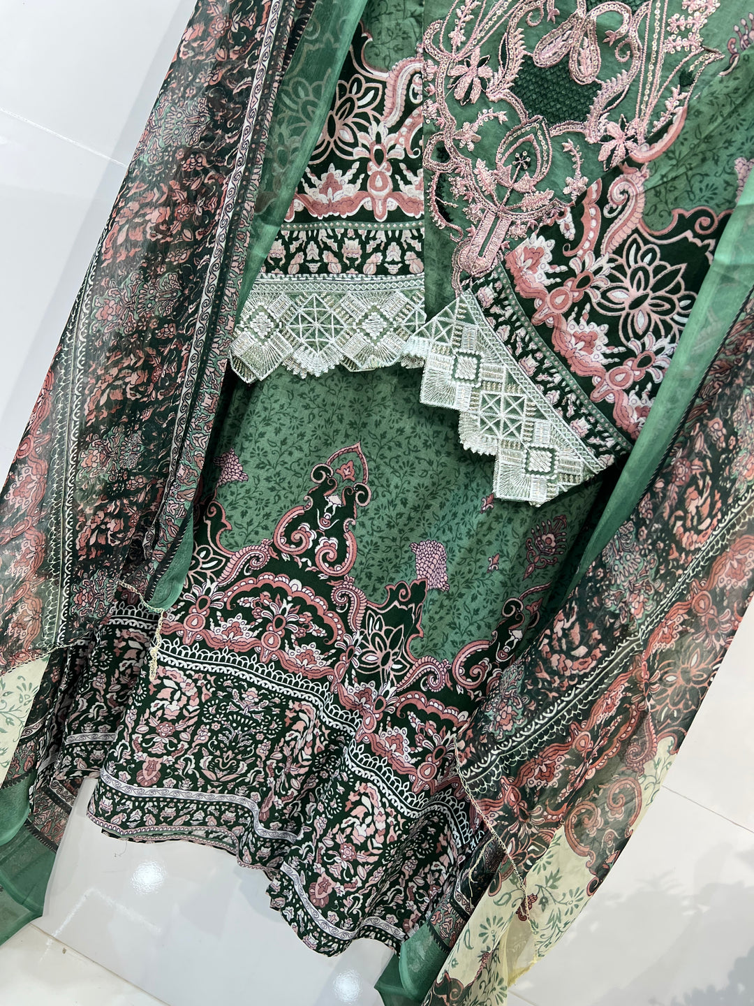 Pakistani suits 2386