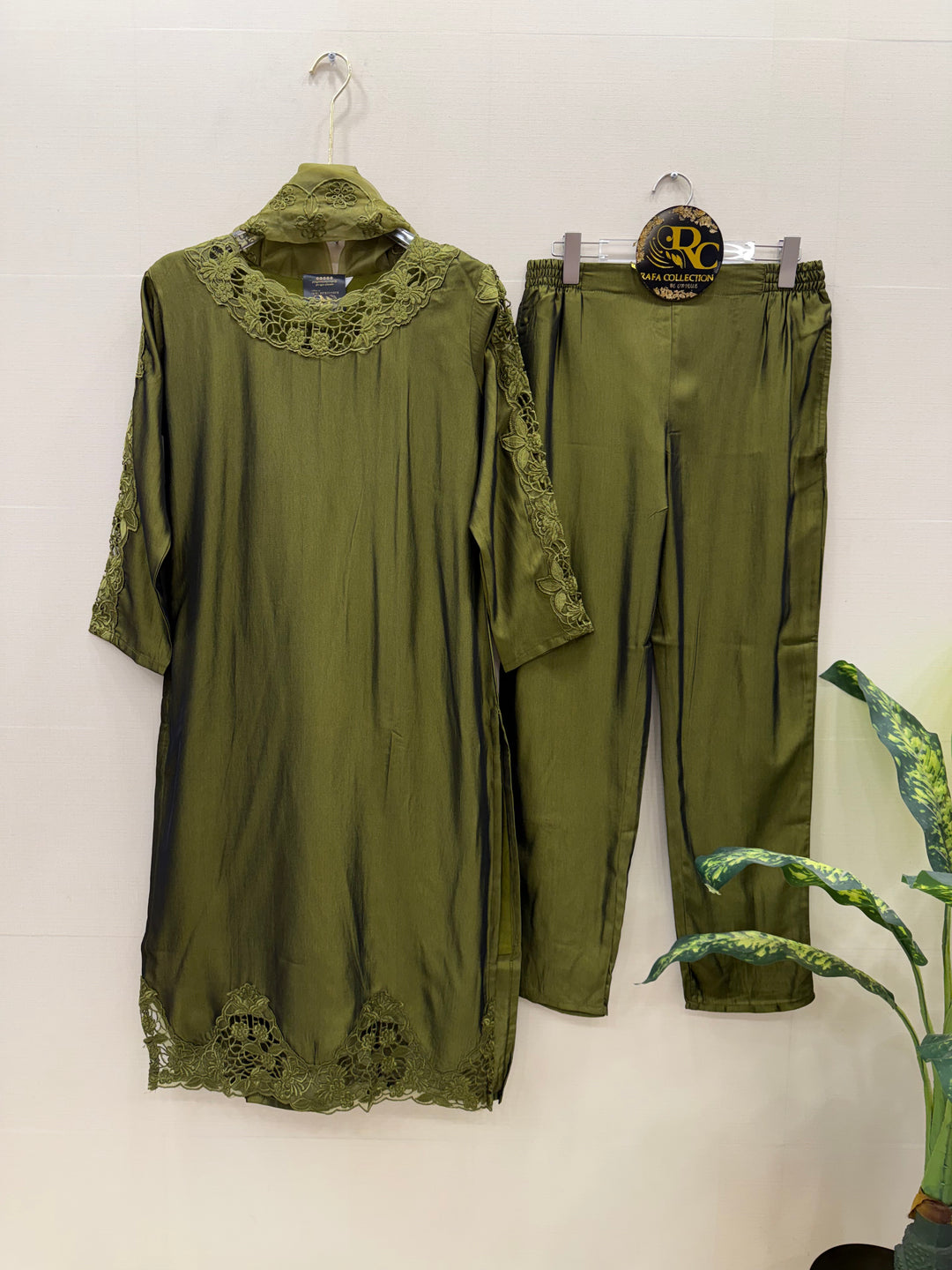 Pakistani Formals suits 3168