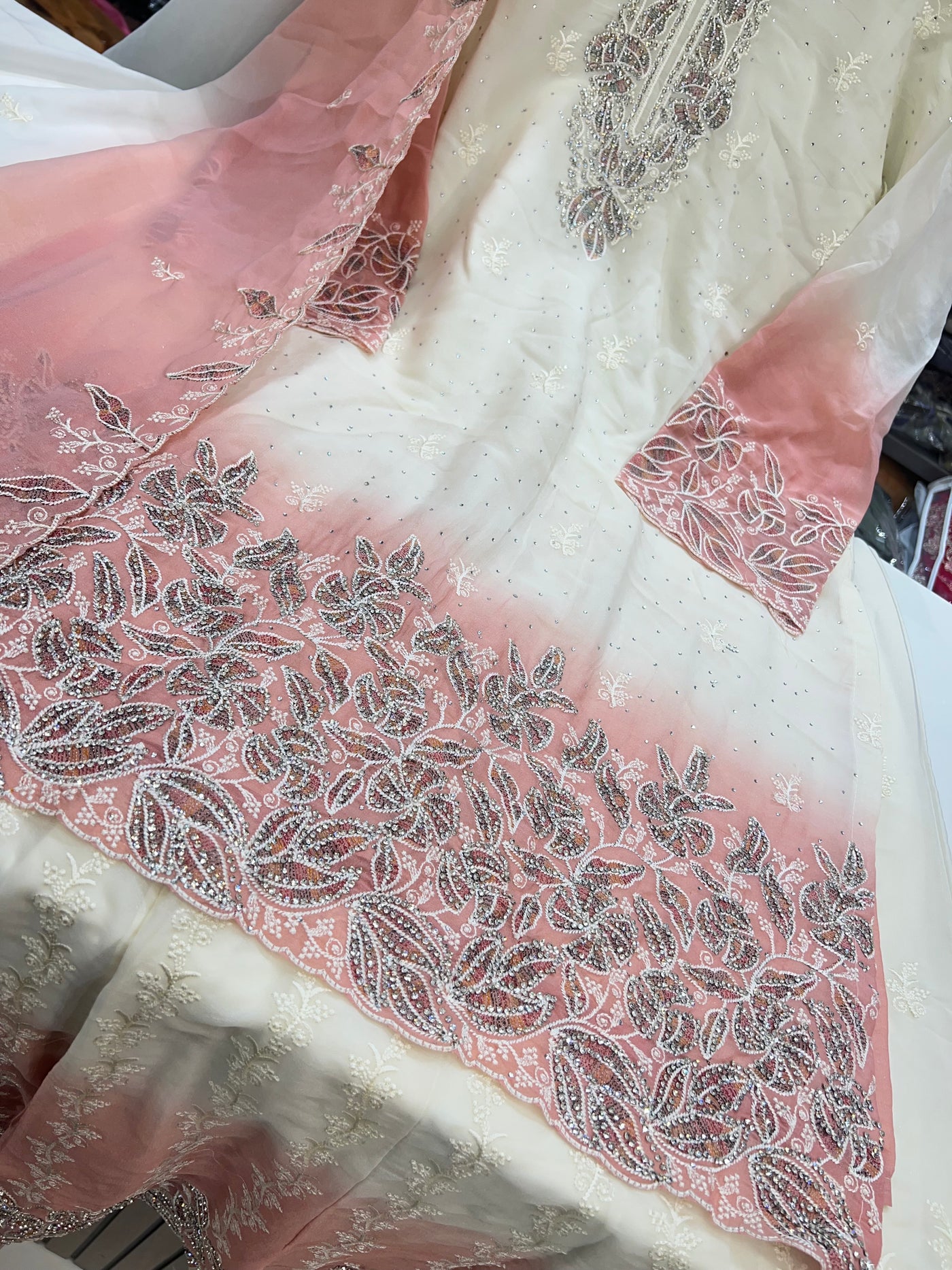 Pakistani party wear suits 17392