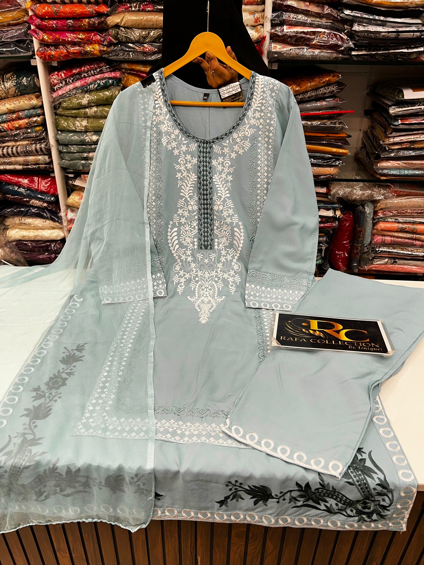 Embroidered suit 2555