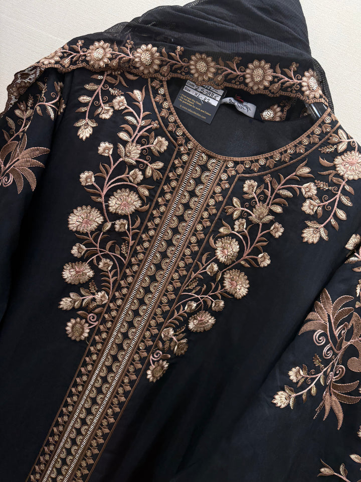 Pakistani embroidered suits 2986