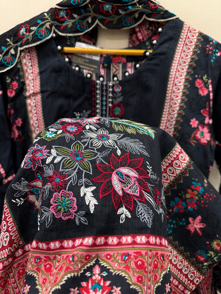 Pakistani embroidered suits 2989