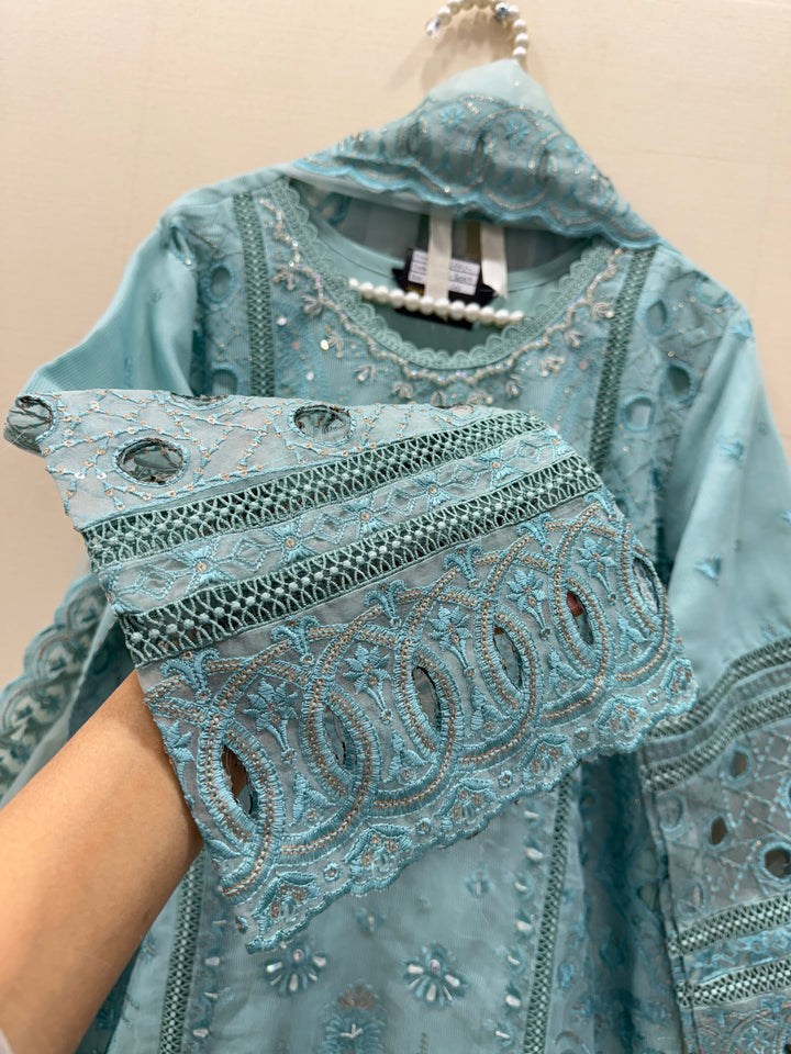 Pakistani cutwork suit 5009