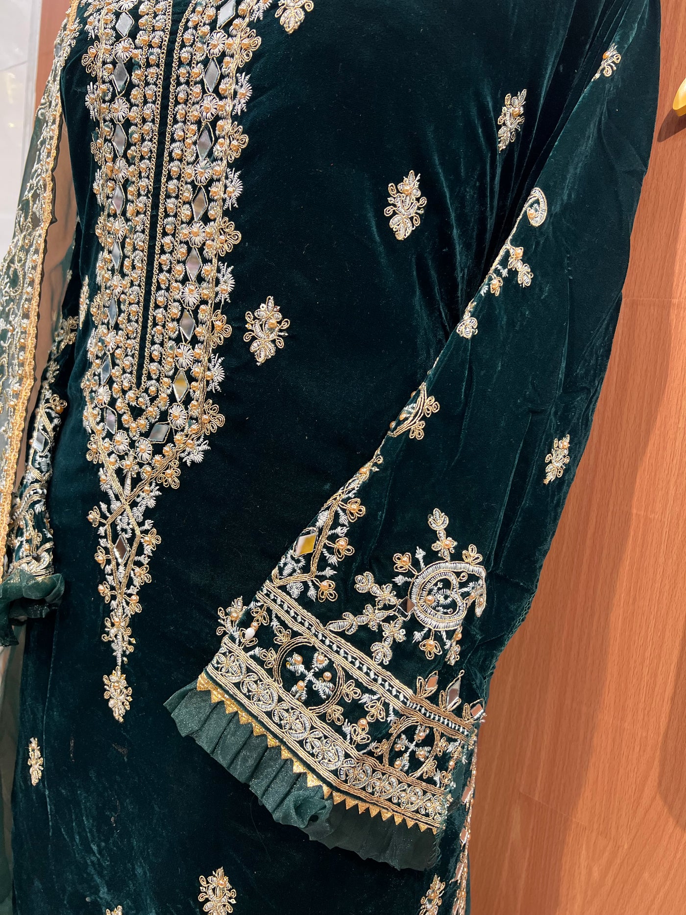 VELVET LUXURY EDIT 1607