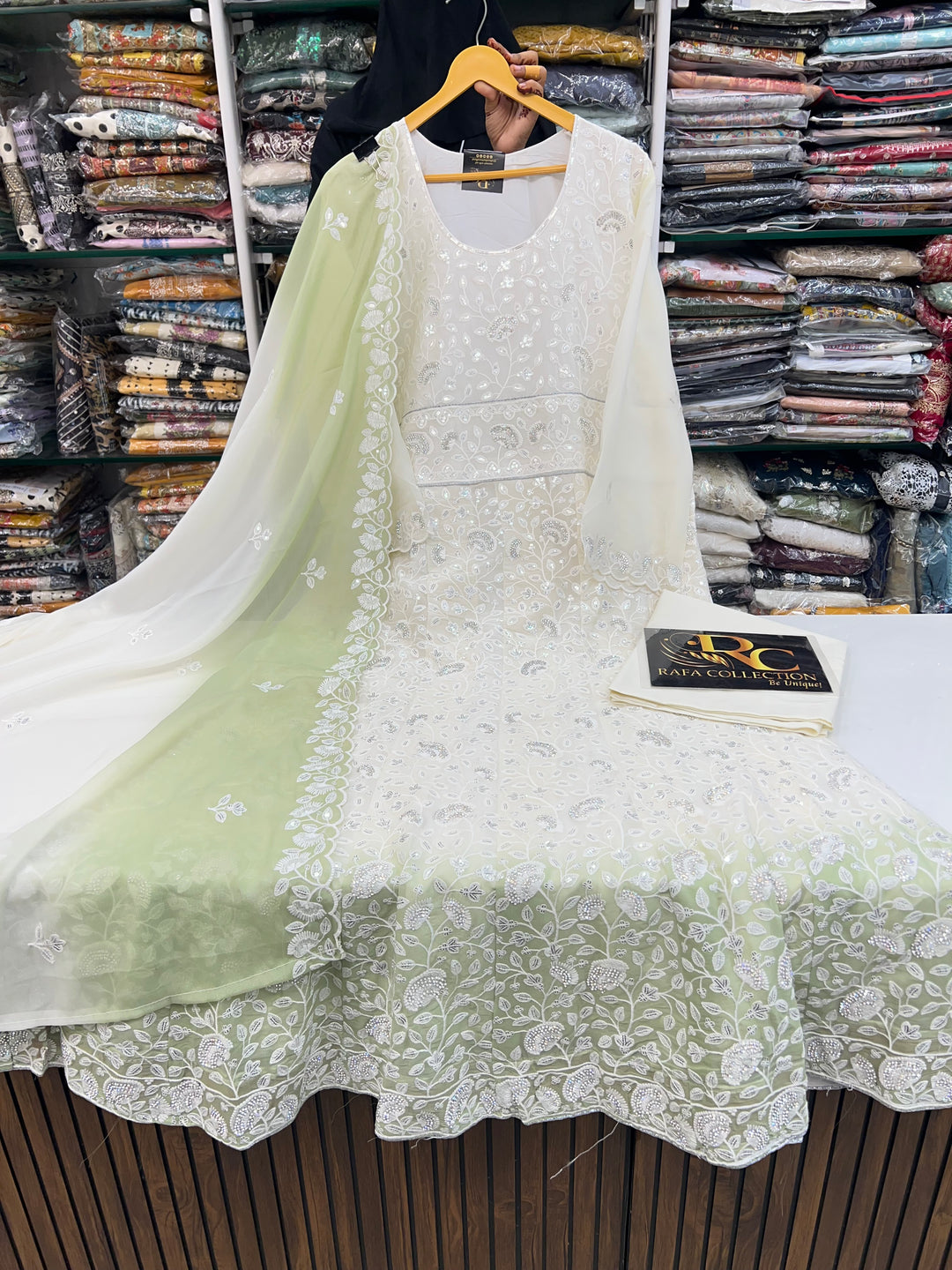 Semi stitch wedding gown 17395