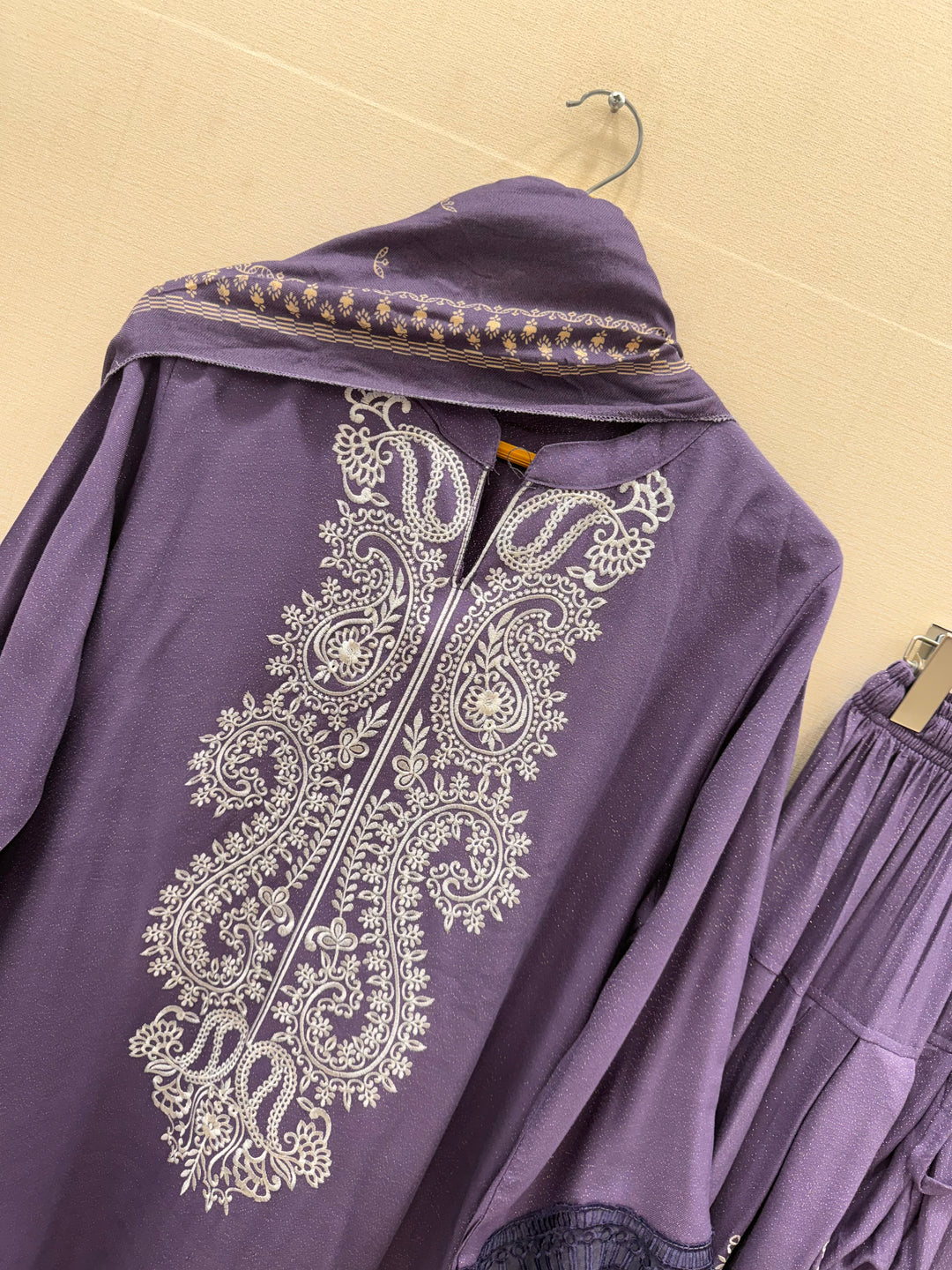 Pashmina Farshi sets