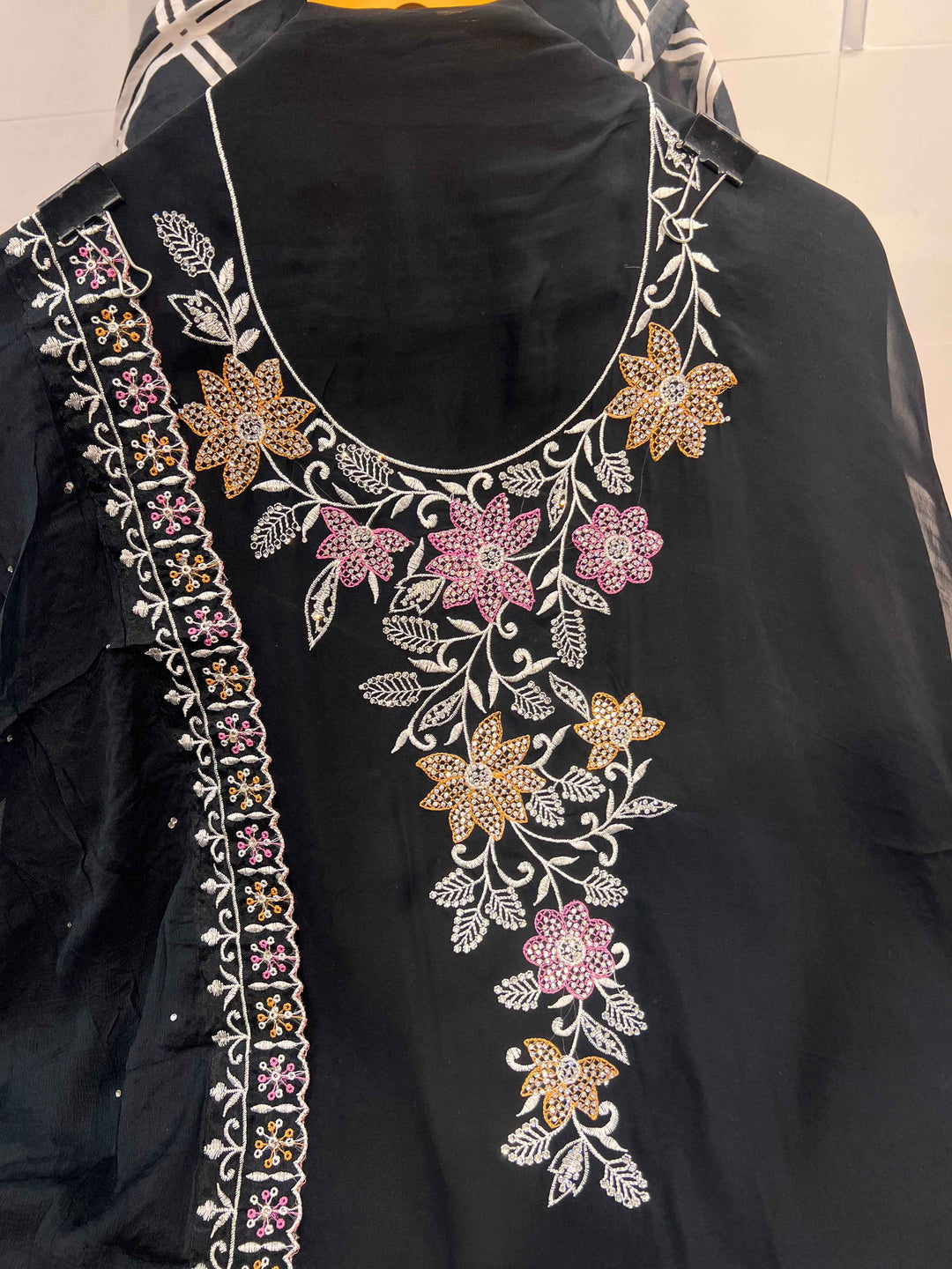 Organza embroidery suit 0062