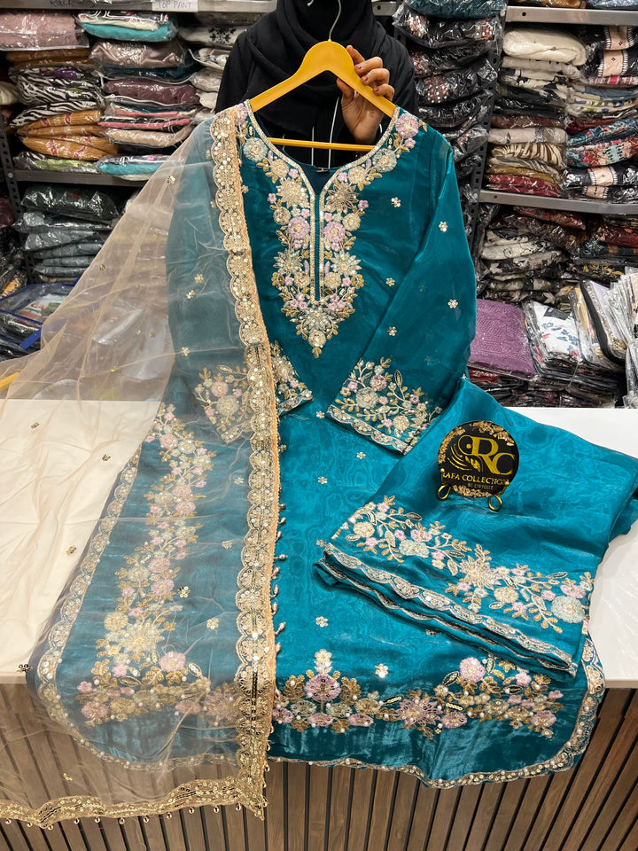 Viral Pakistani Suits 2782