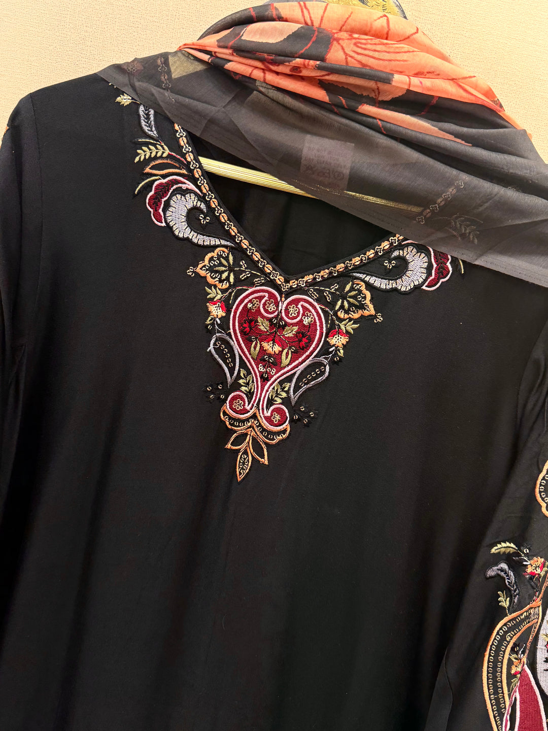 Embroidered pakistani kaftan Long Suits