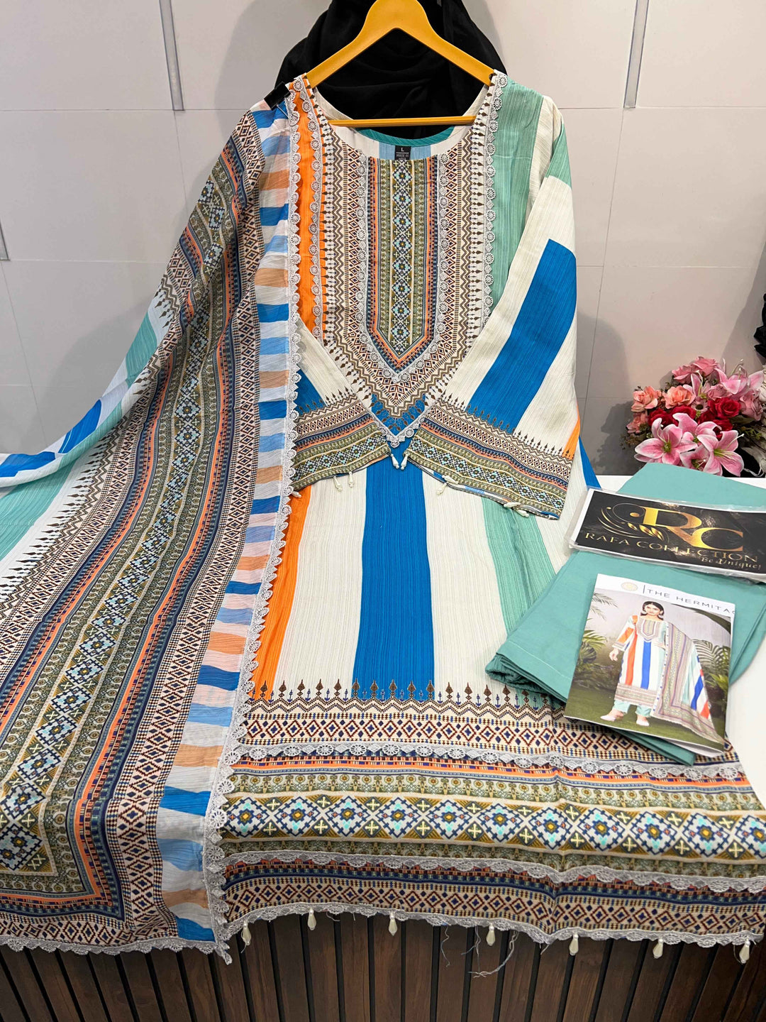 LUXURIOUS LAWN SUITS 3622