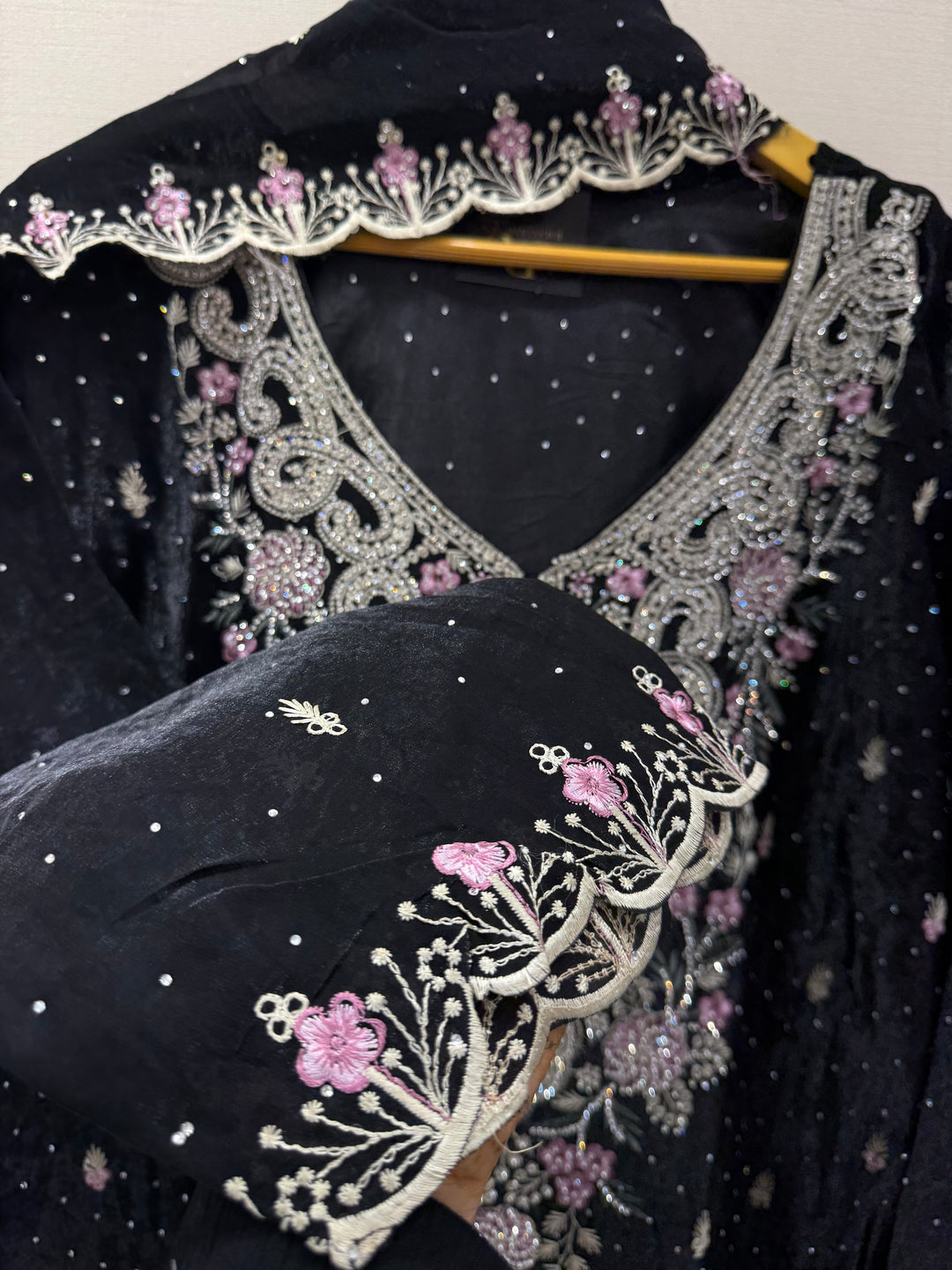 Pakistani formals suits 2804