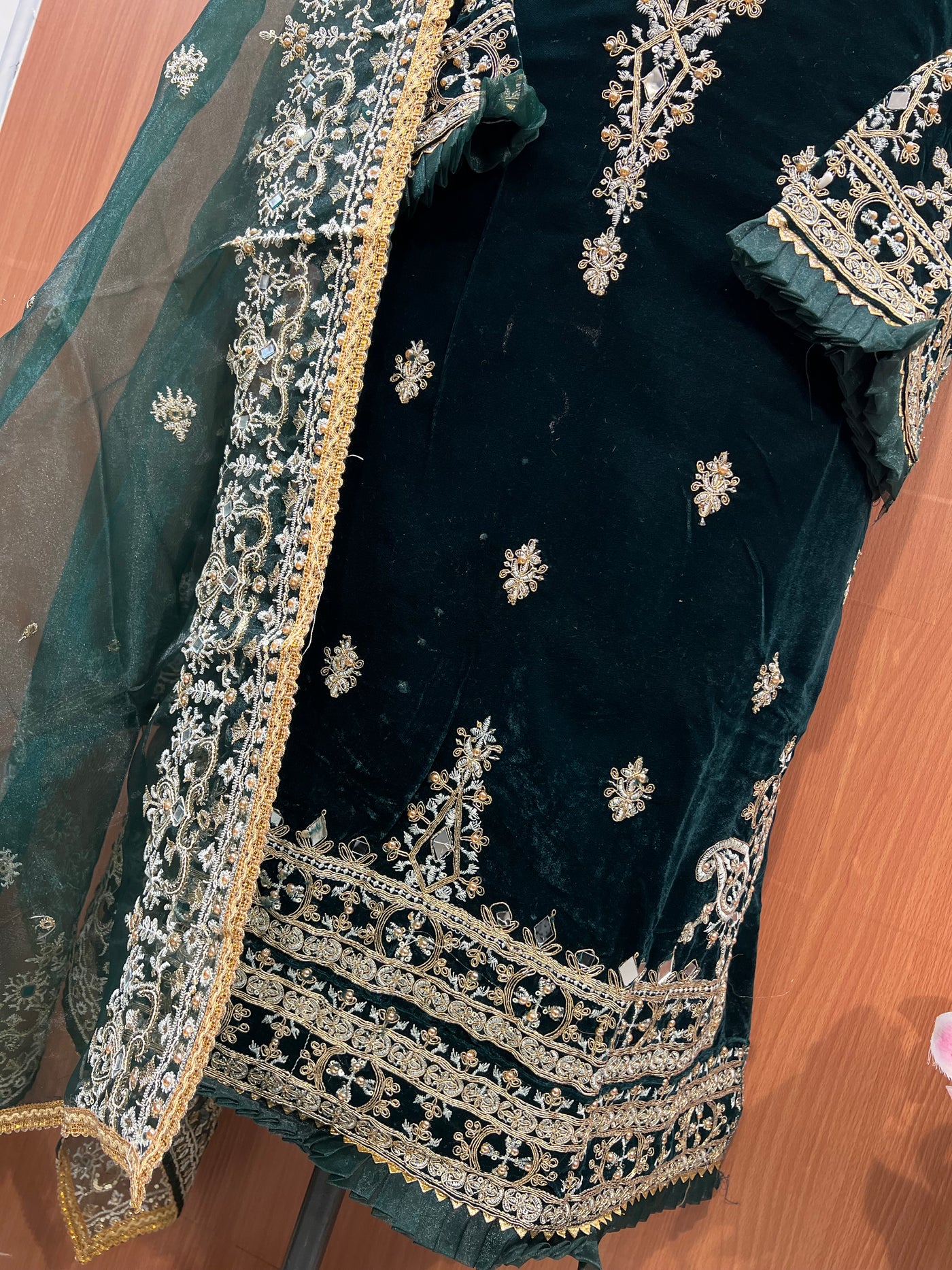 VELVET LUXURY EDIT 1607