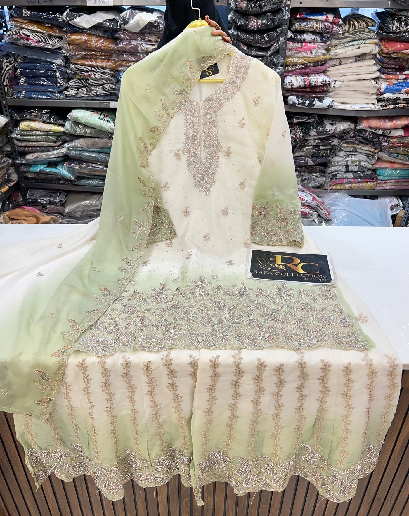 Pakistani party wear suits 17391