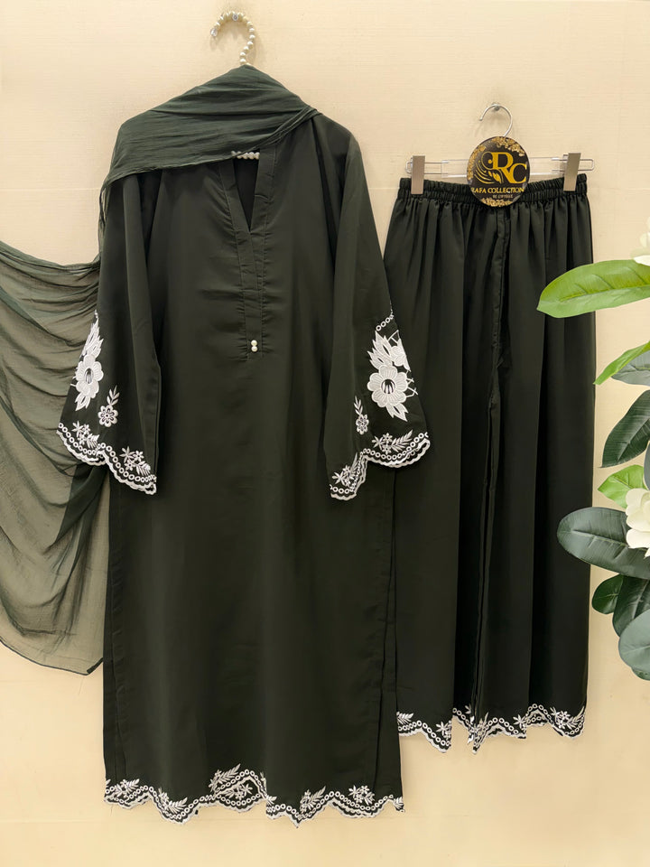 Appliqué work premium suits