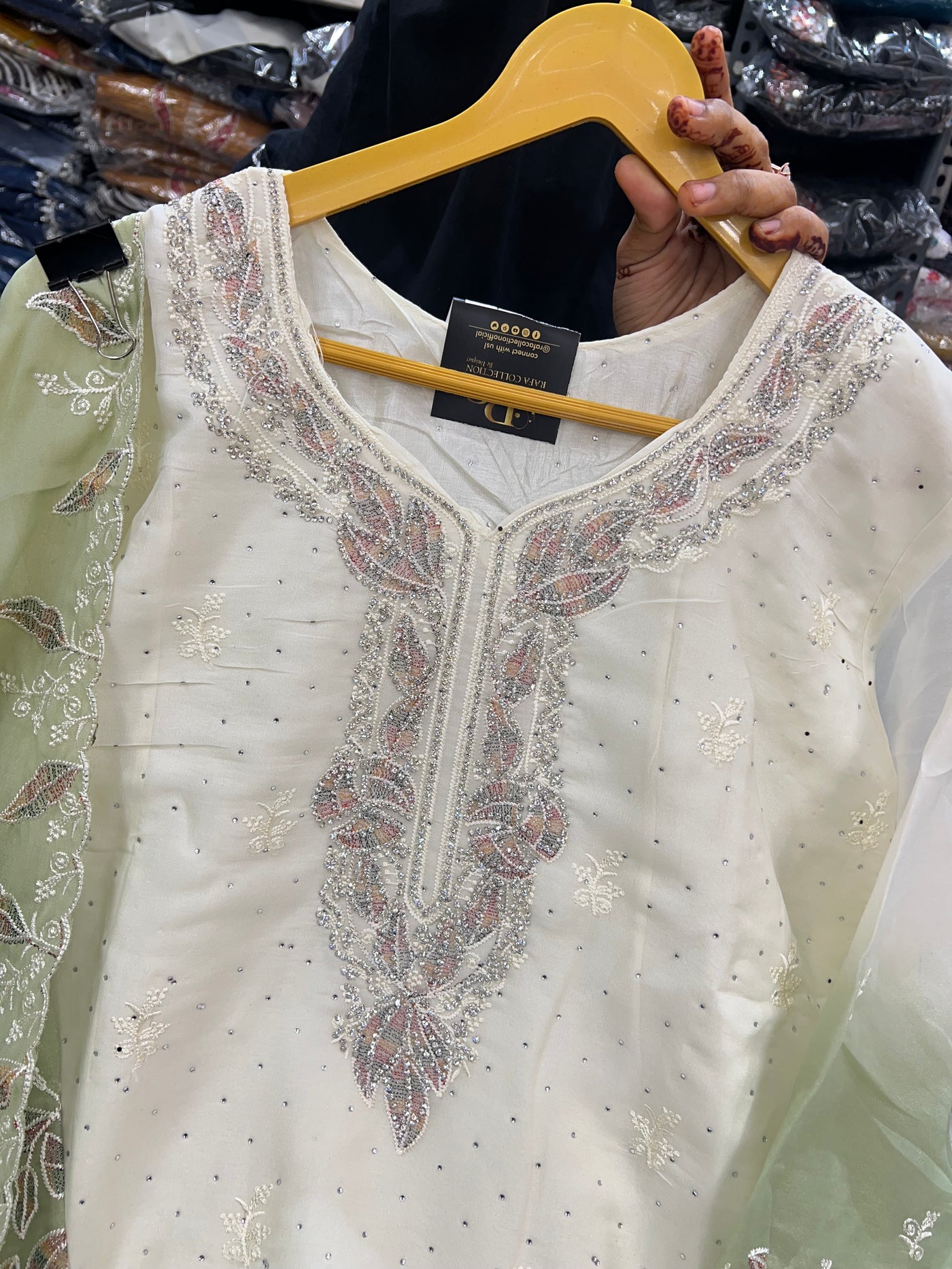 Pakistani party wear suits 17392