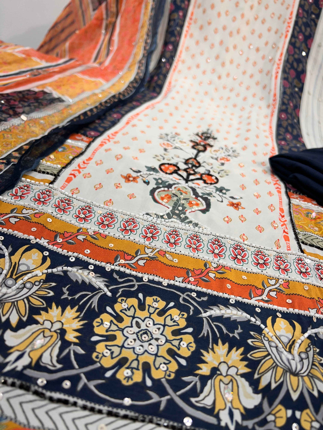 Ethnic Handwork Suits 2119