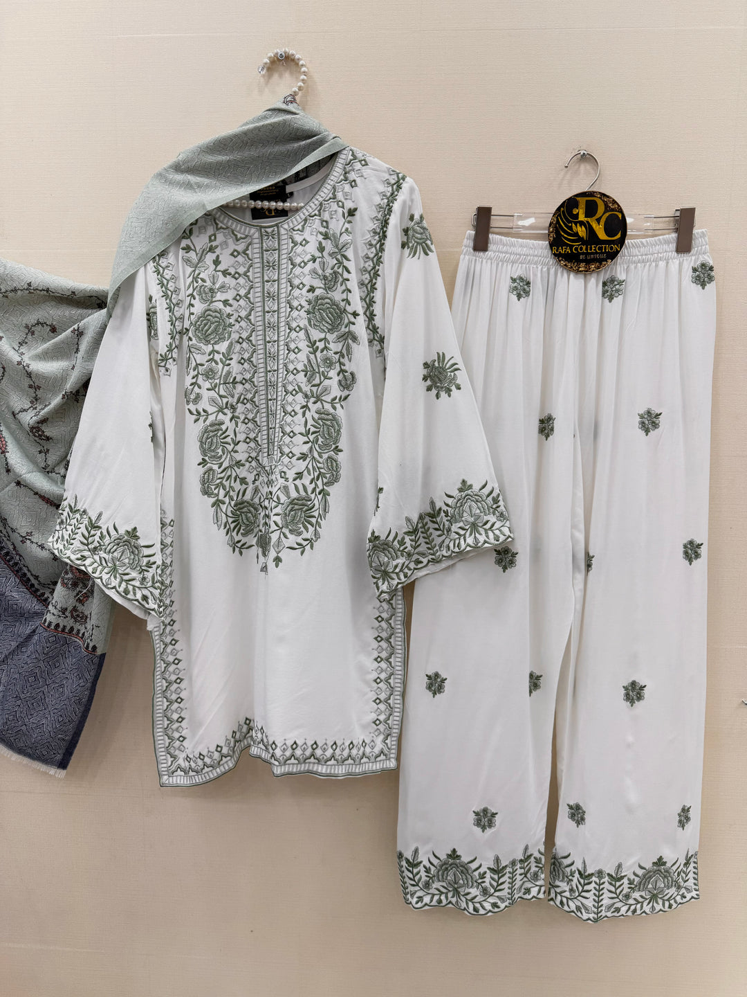 Embroidered pashmina suits 7027