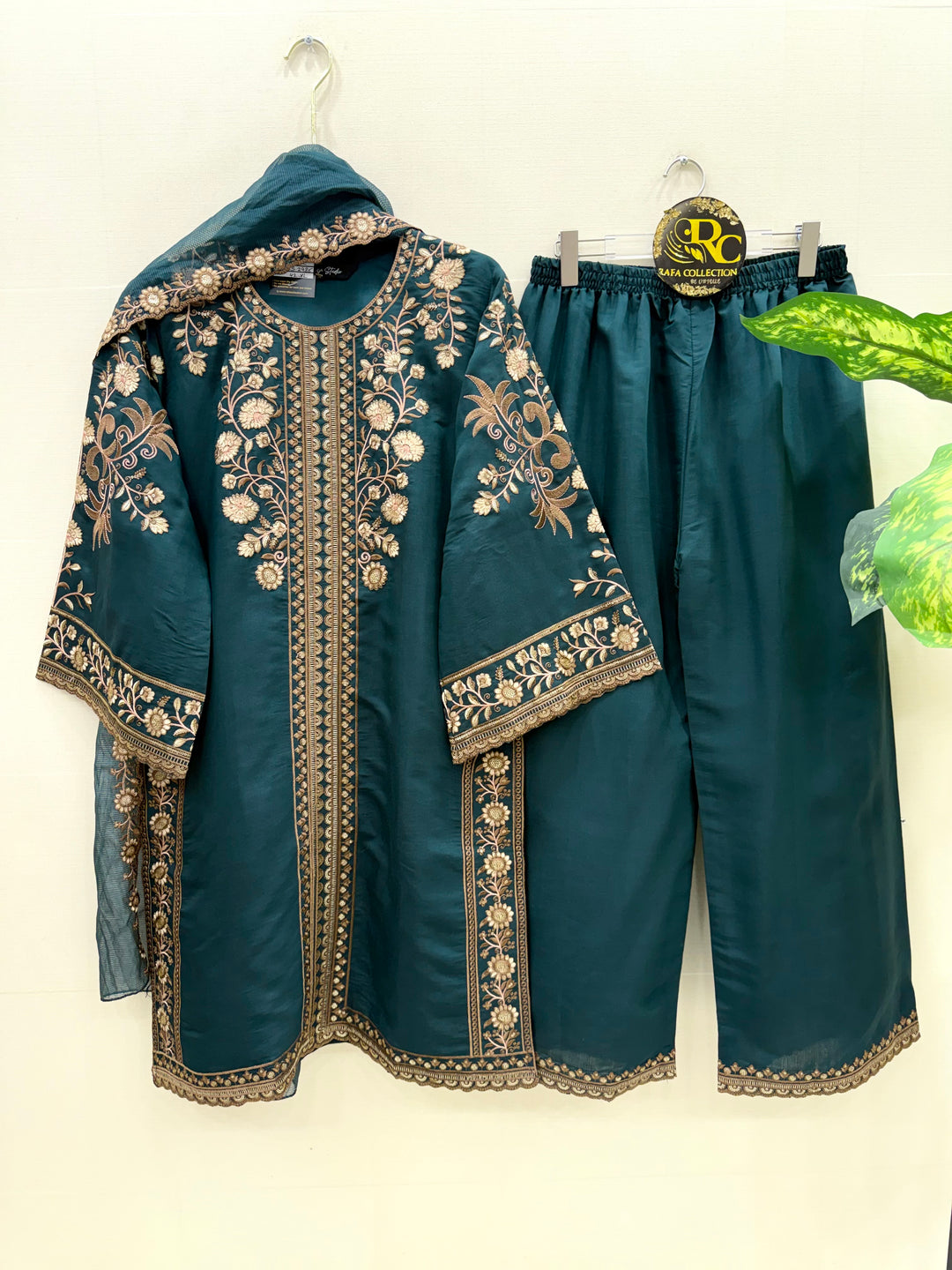 Pakistani embroidered suits 2986