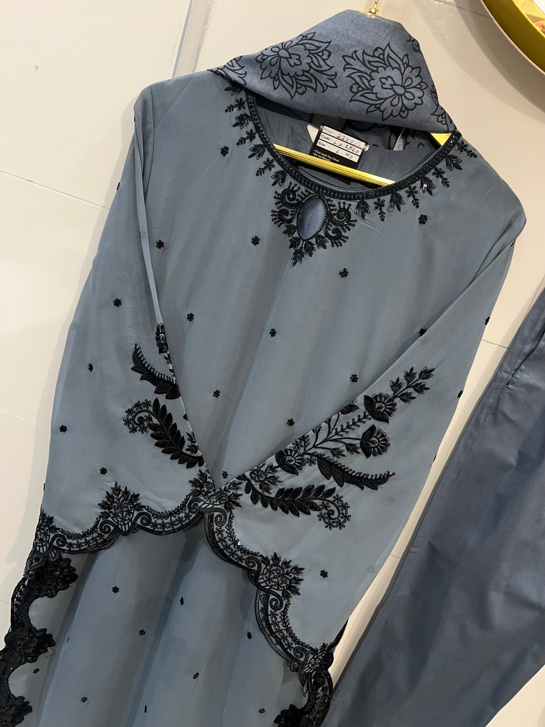 Pakistani suits 2520