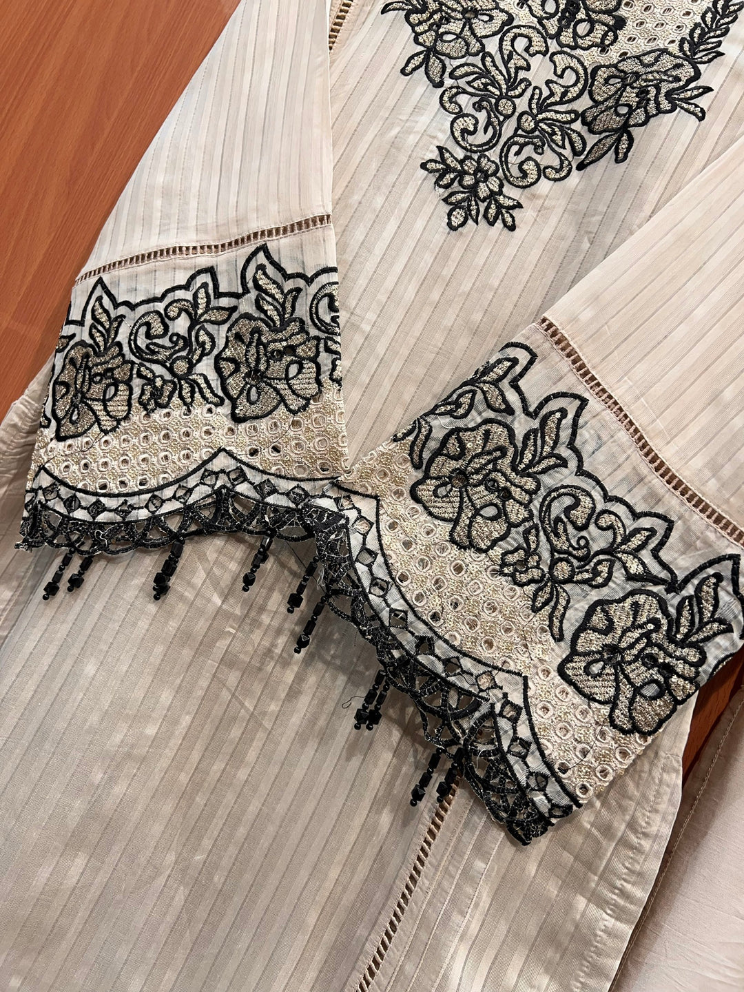 Cutwork Charm suits 2638