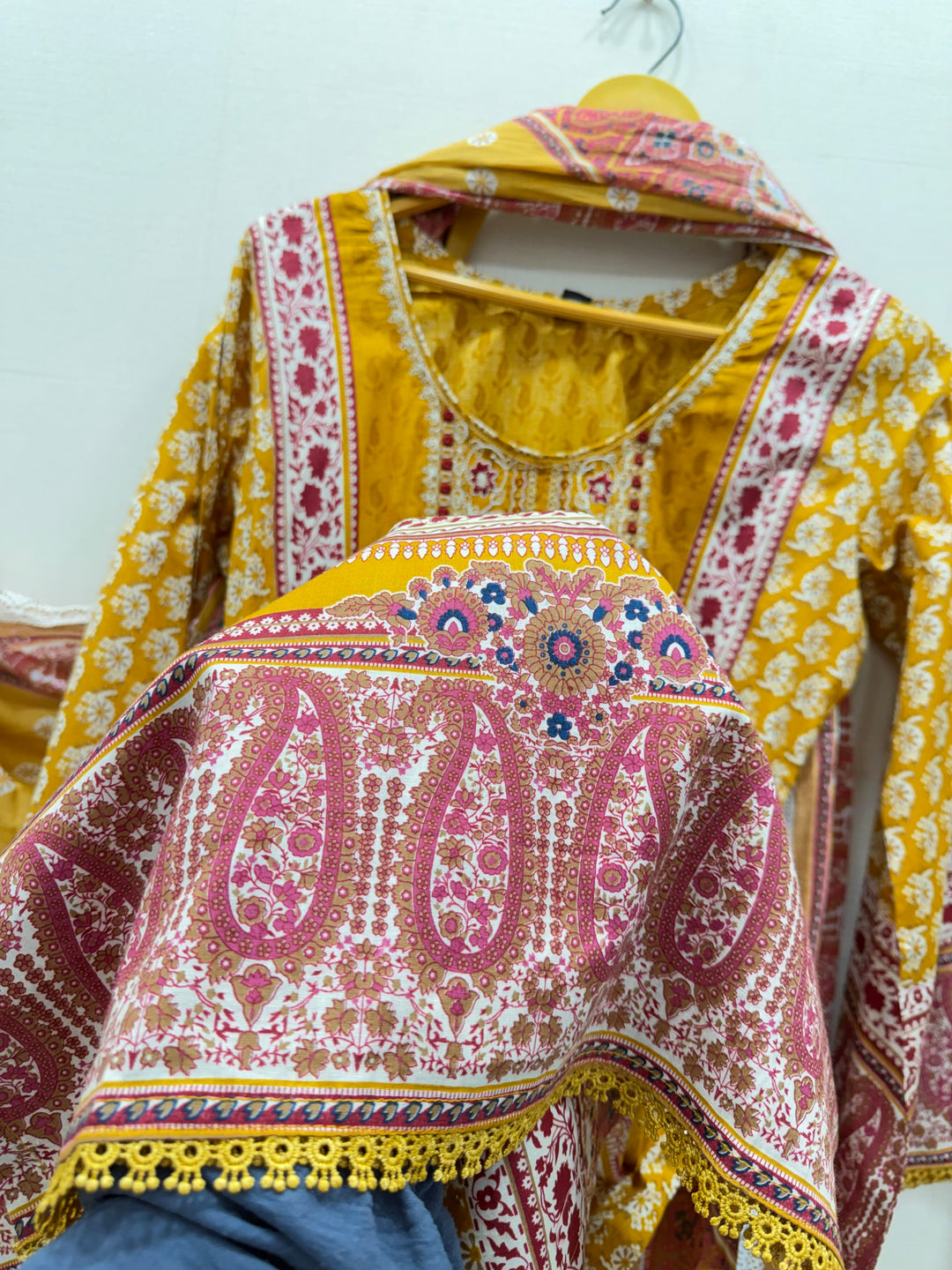 The Hermitage lawn suits 9976