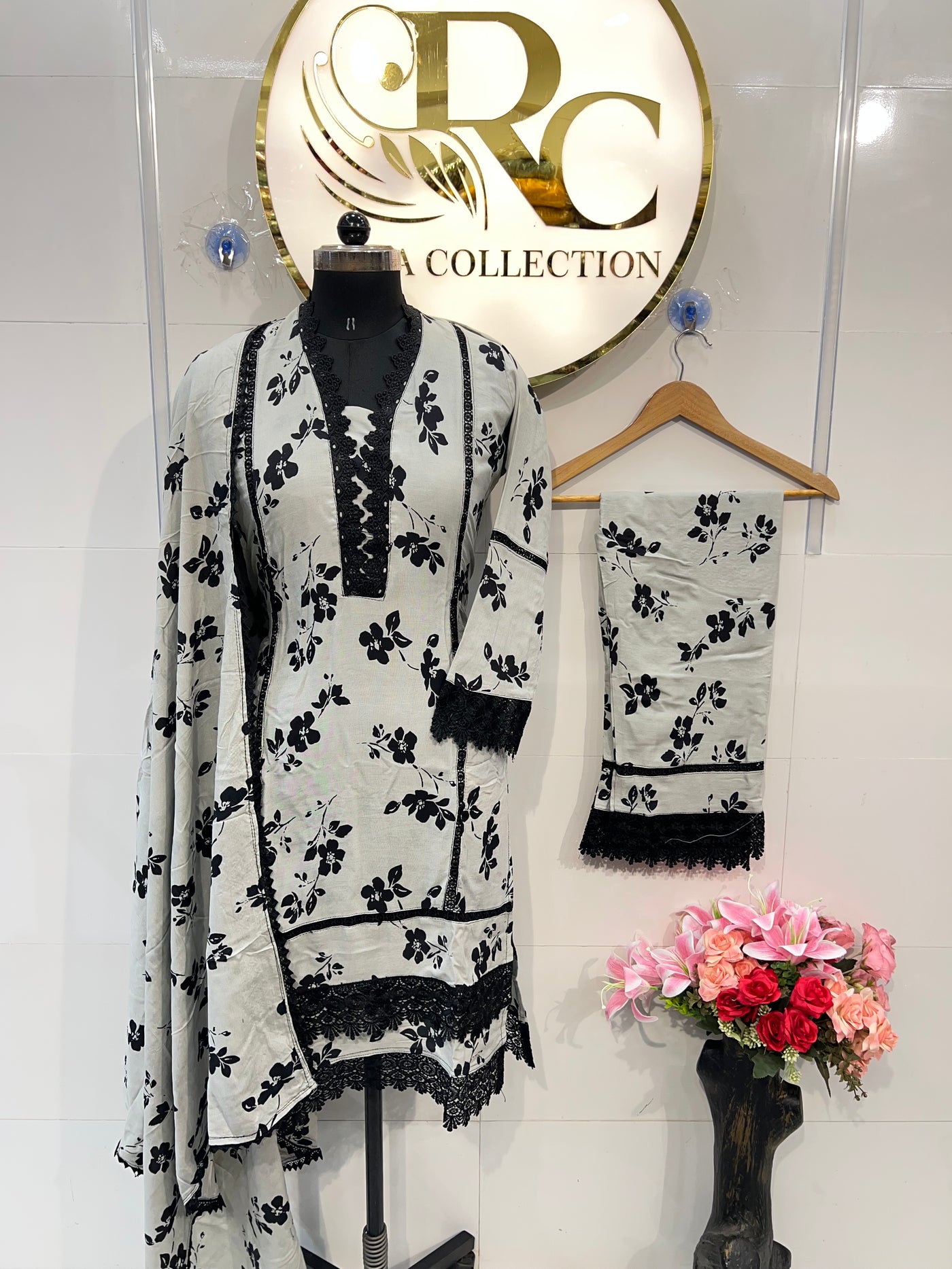 Lace wala Suit 1832