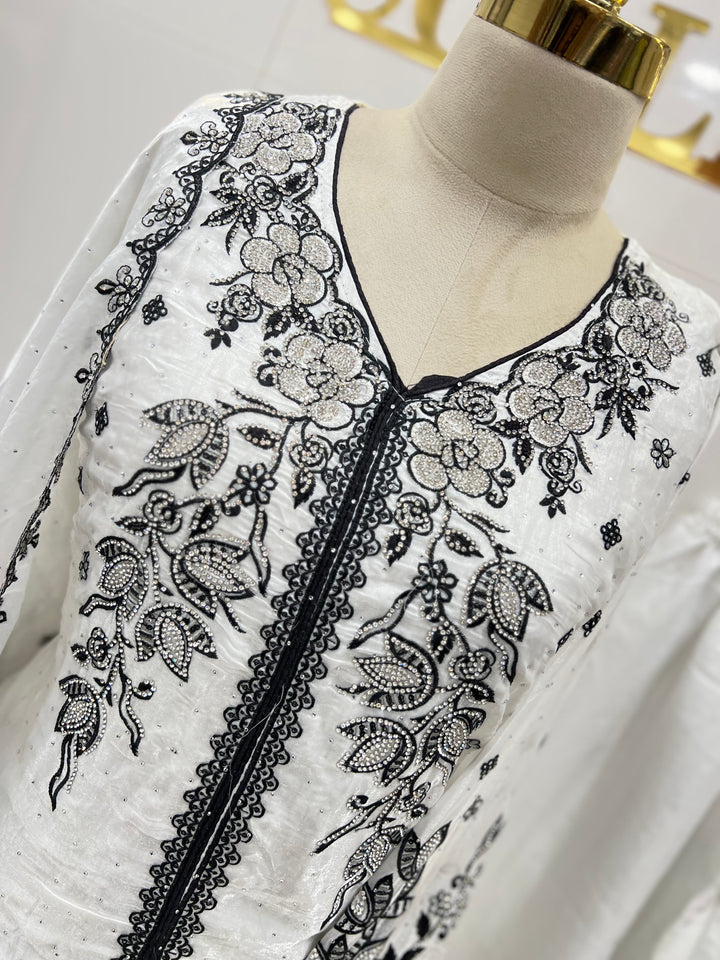 Pakistani formals suits 3126