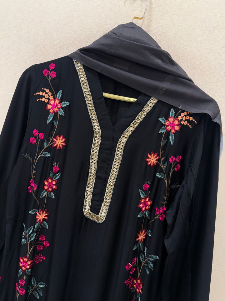 Pakistani long kaftans