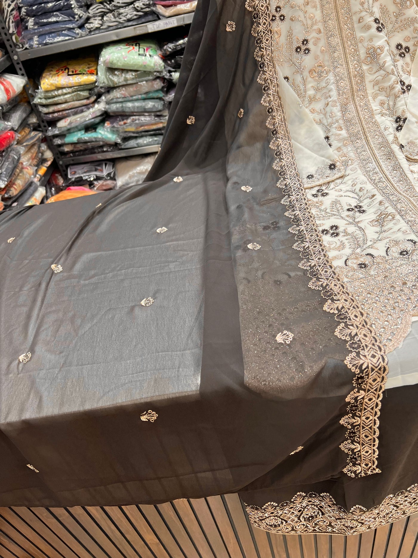 Pakistani party wear suits 17393