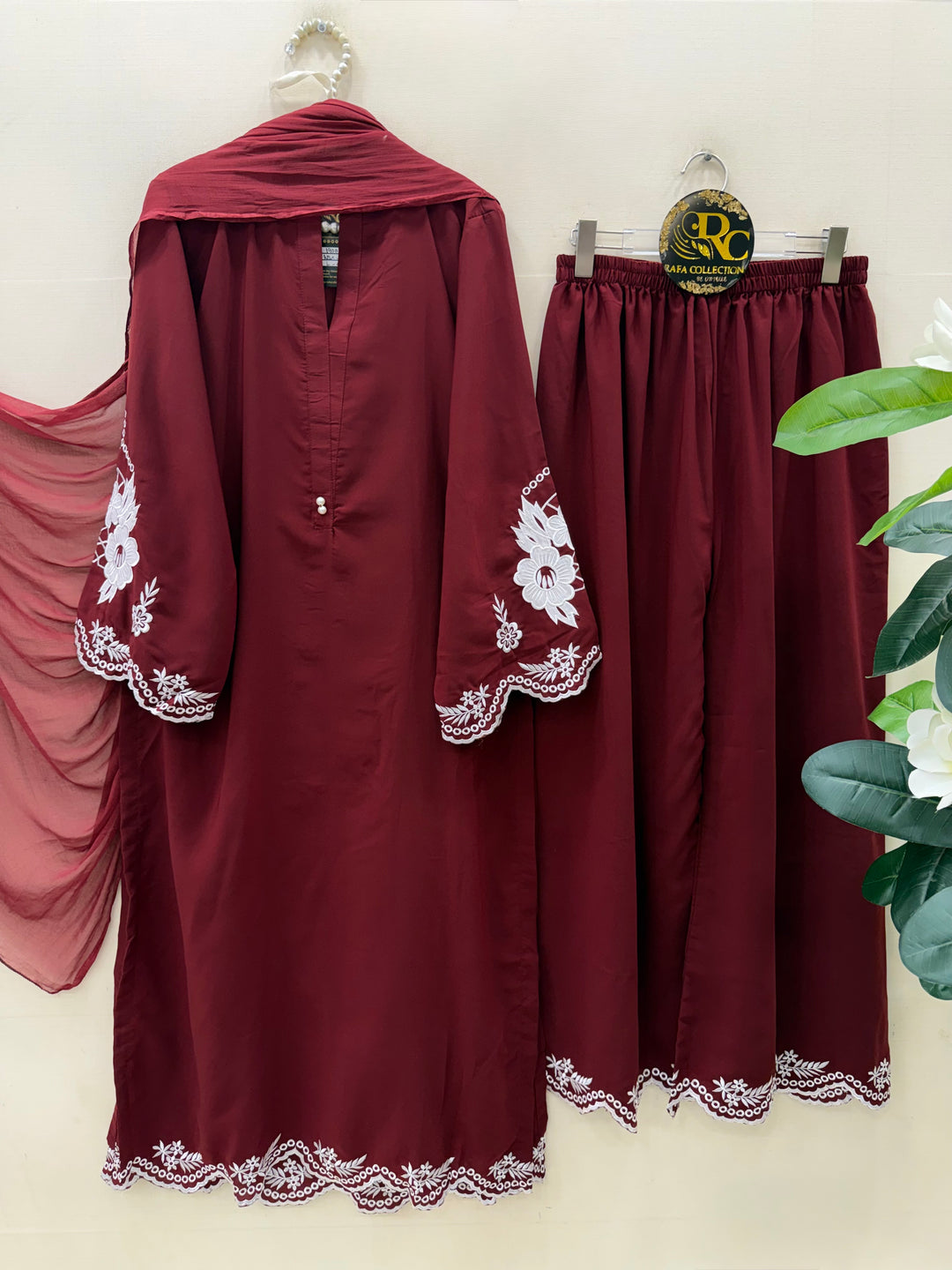 Appliqué work premium suits