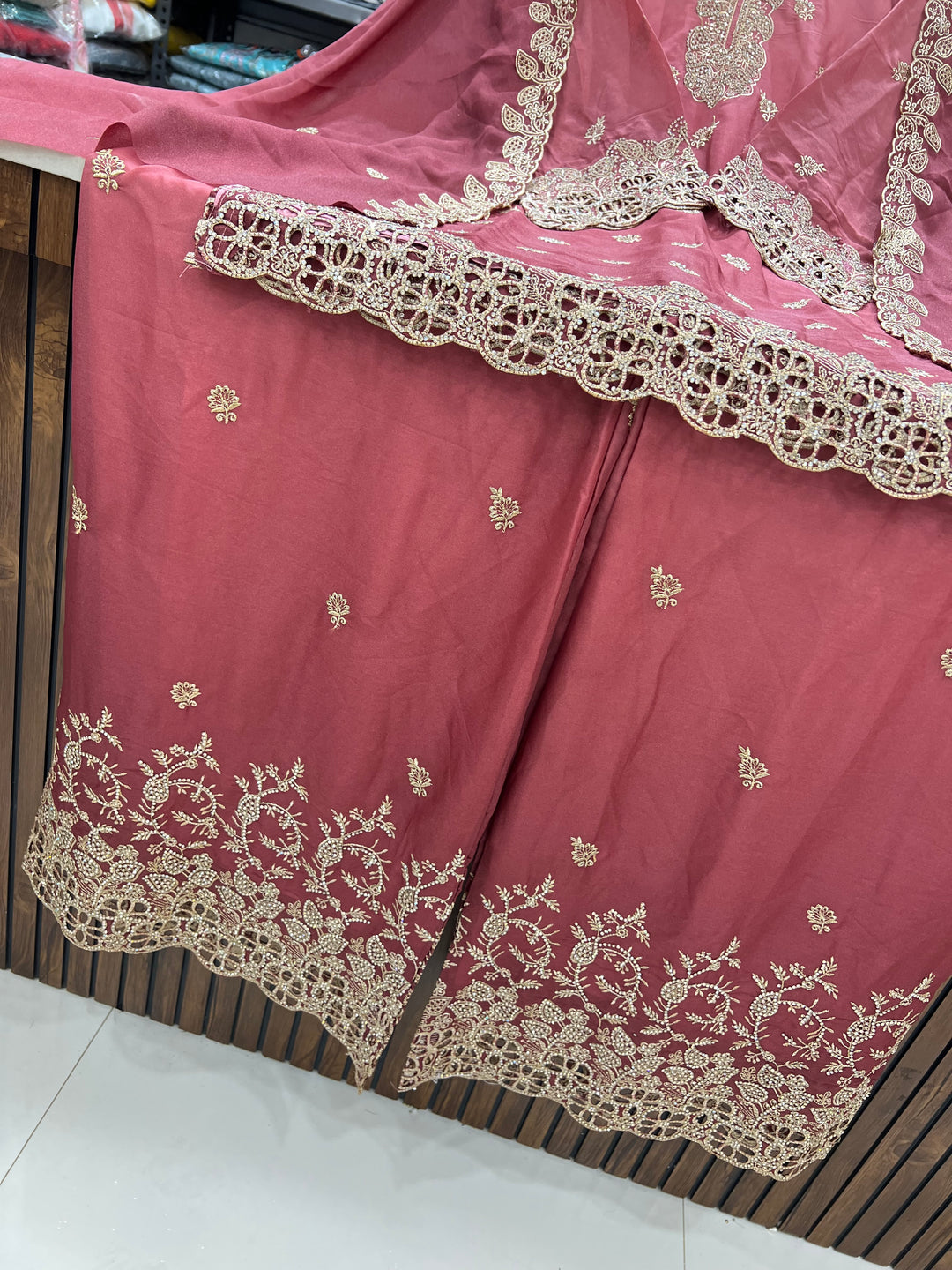 Pakistani party wear suits 17396