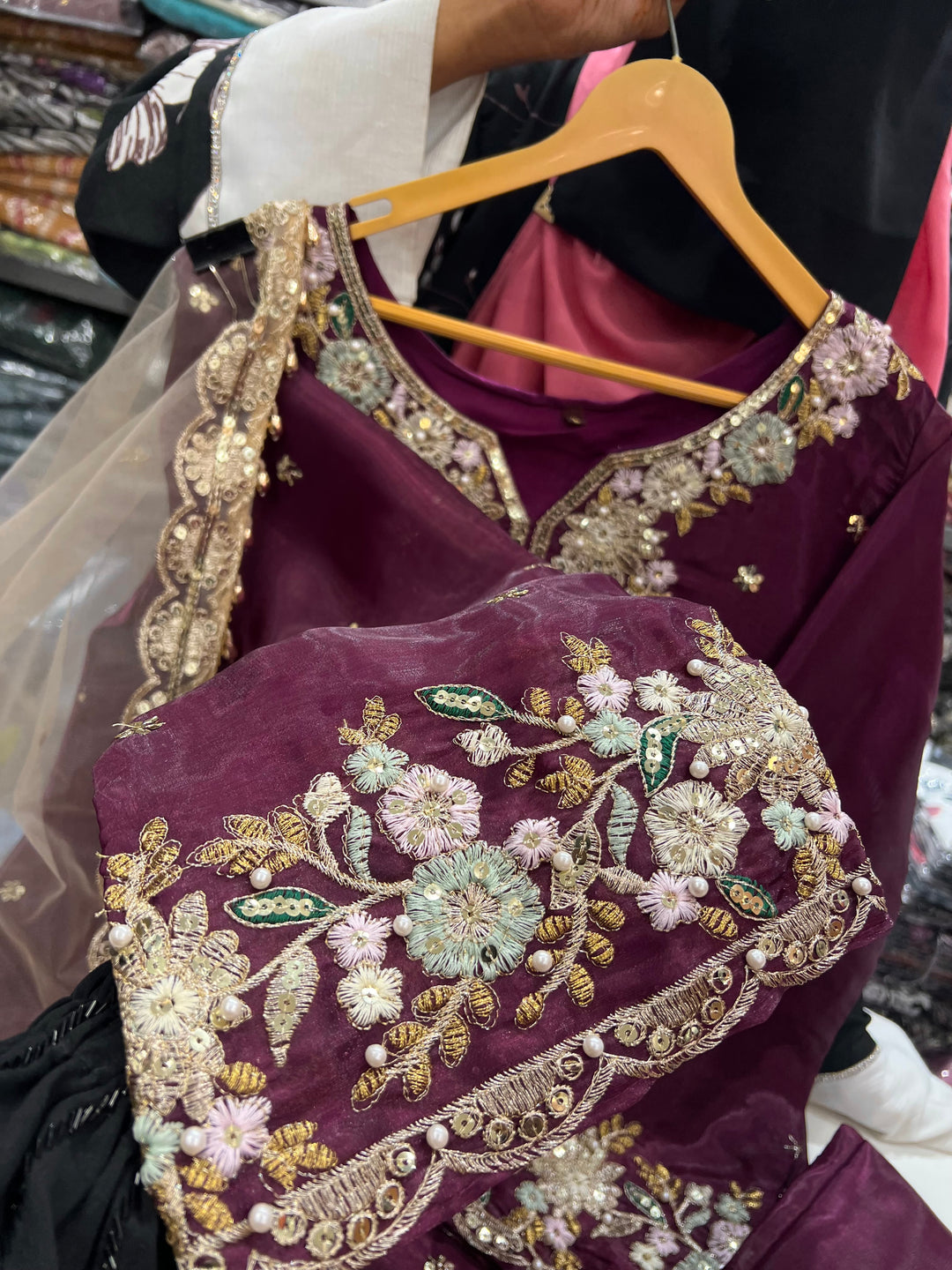 Viral Pakistani Suits 2782