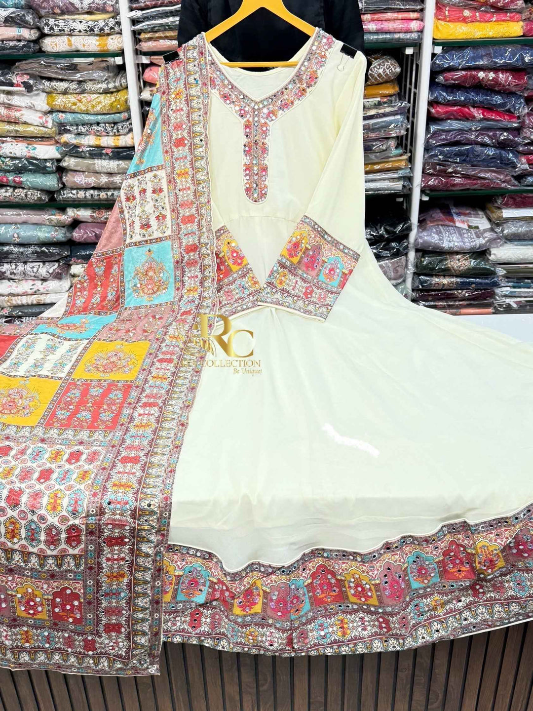 Mahenoor Gown Set 1955