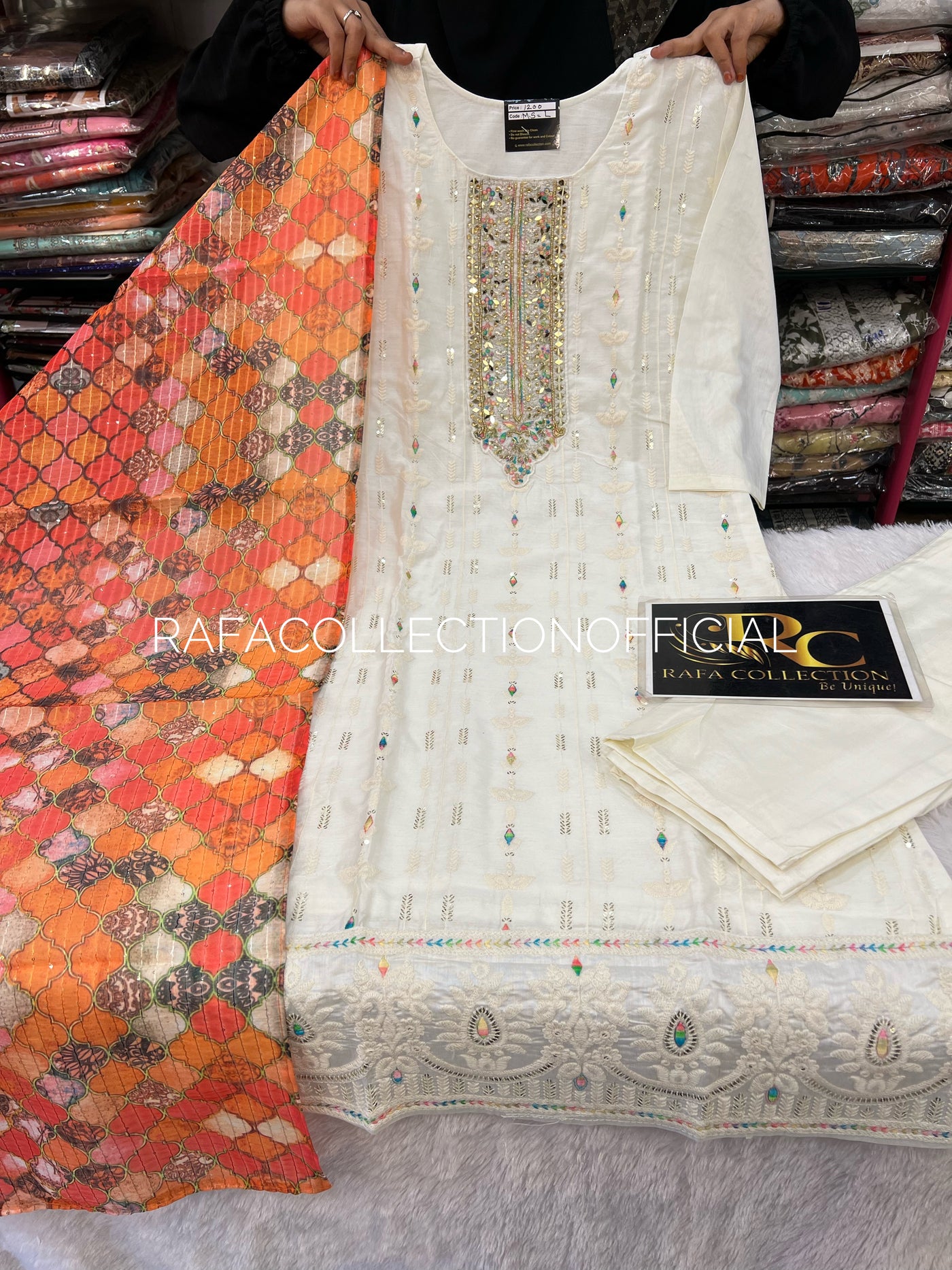 Embroided silk suit 814