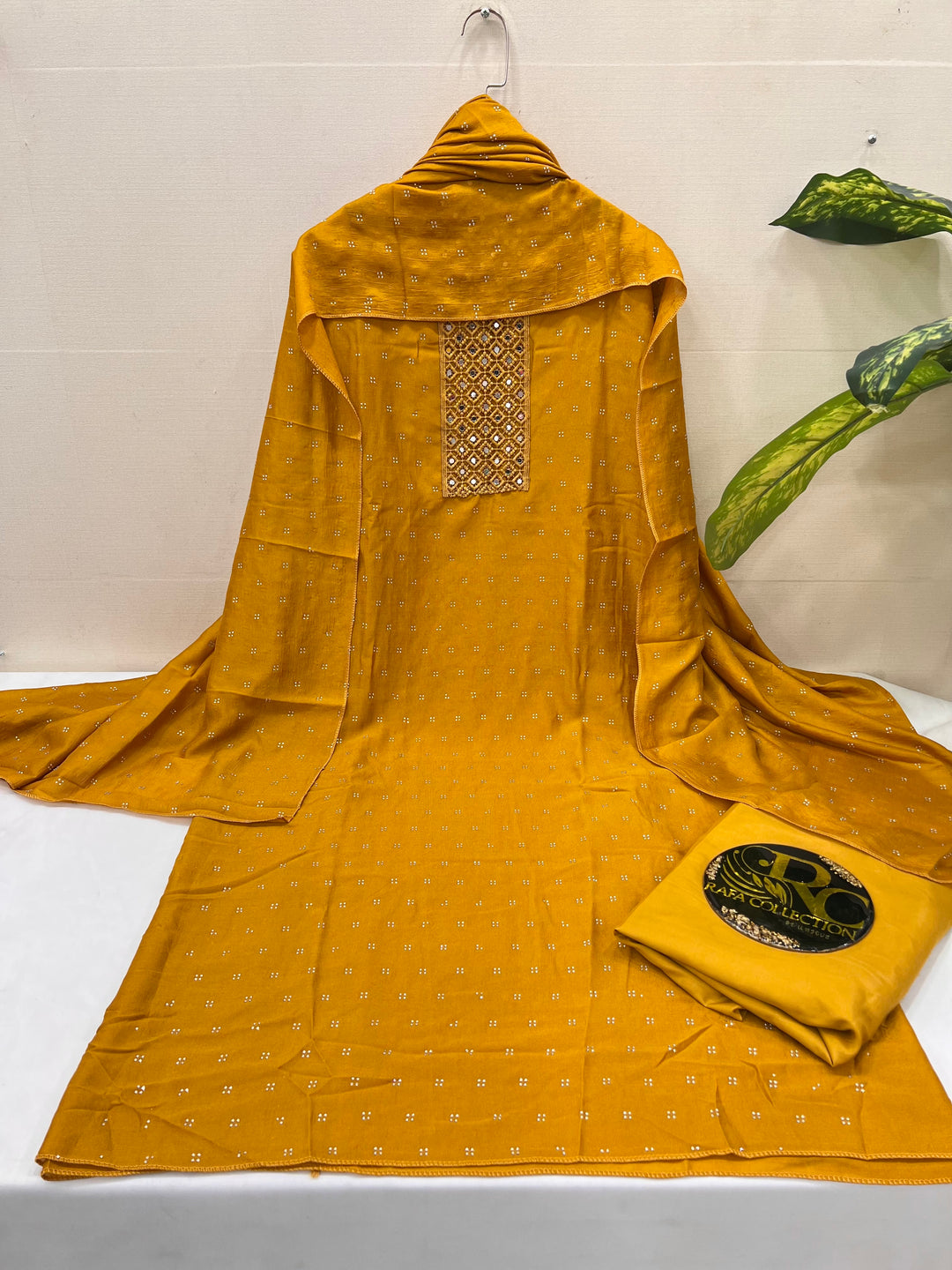 Unstitch stone work suits