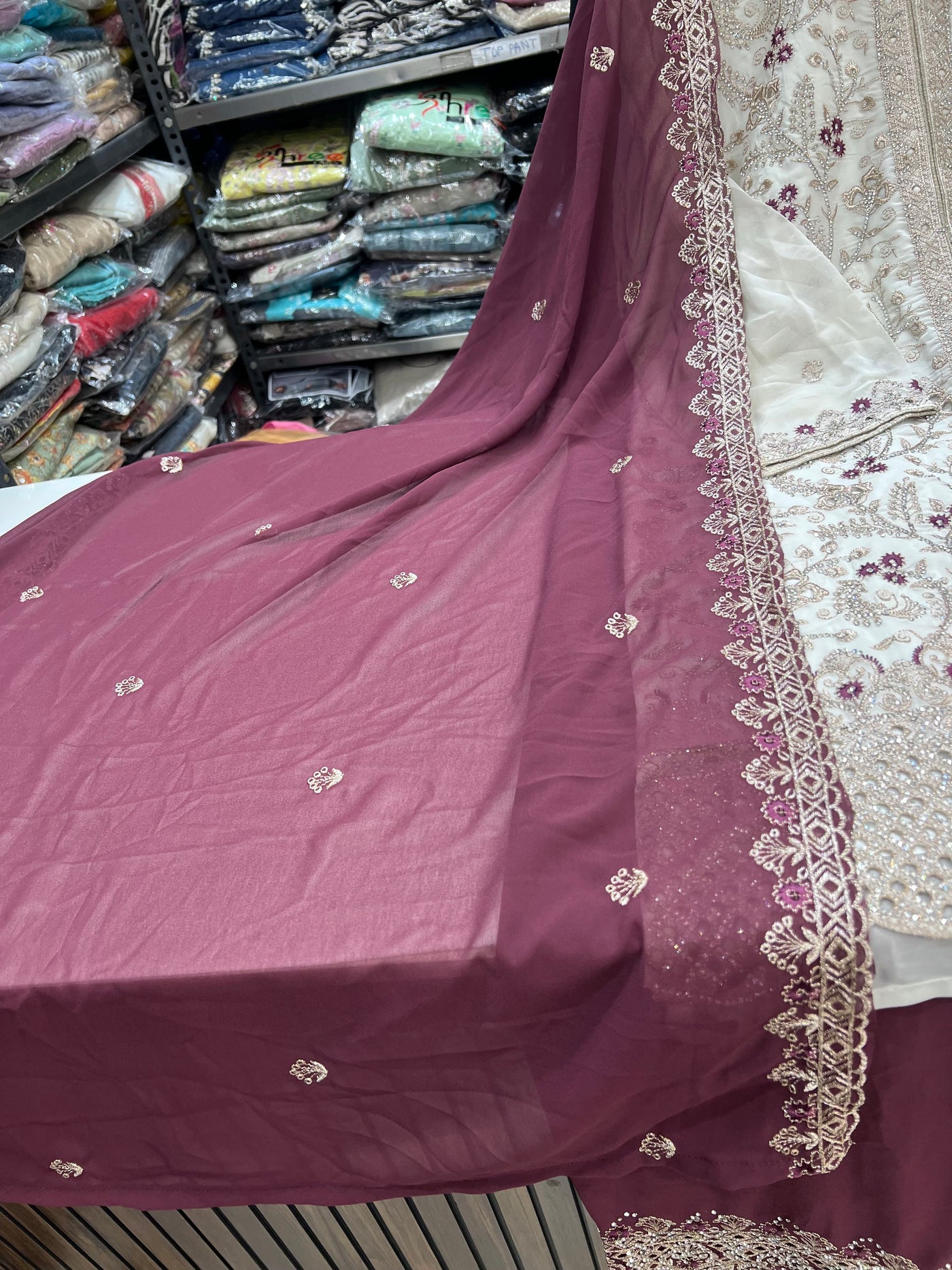 Pakistani party wear suits 17393