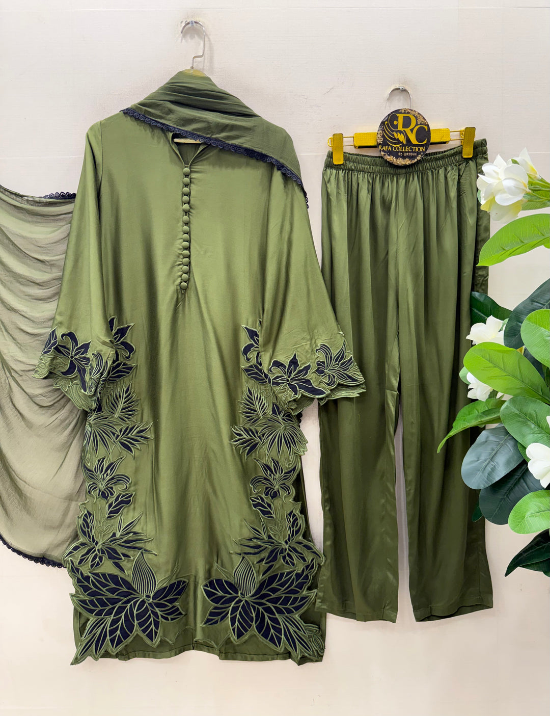 Cutwork embroidered suits